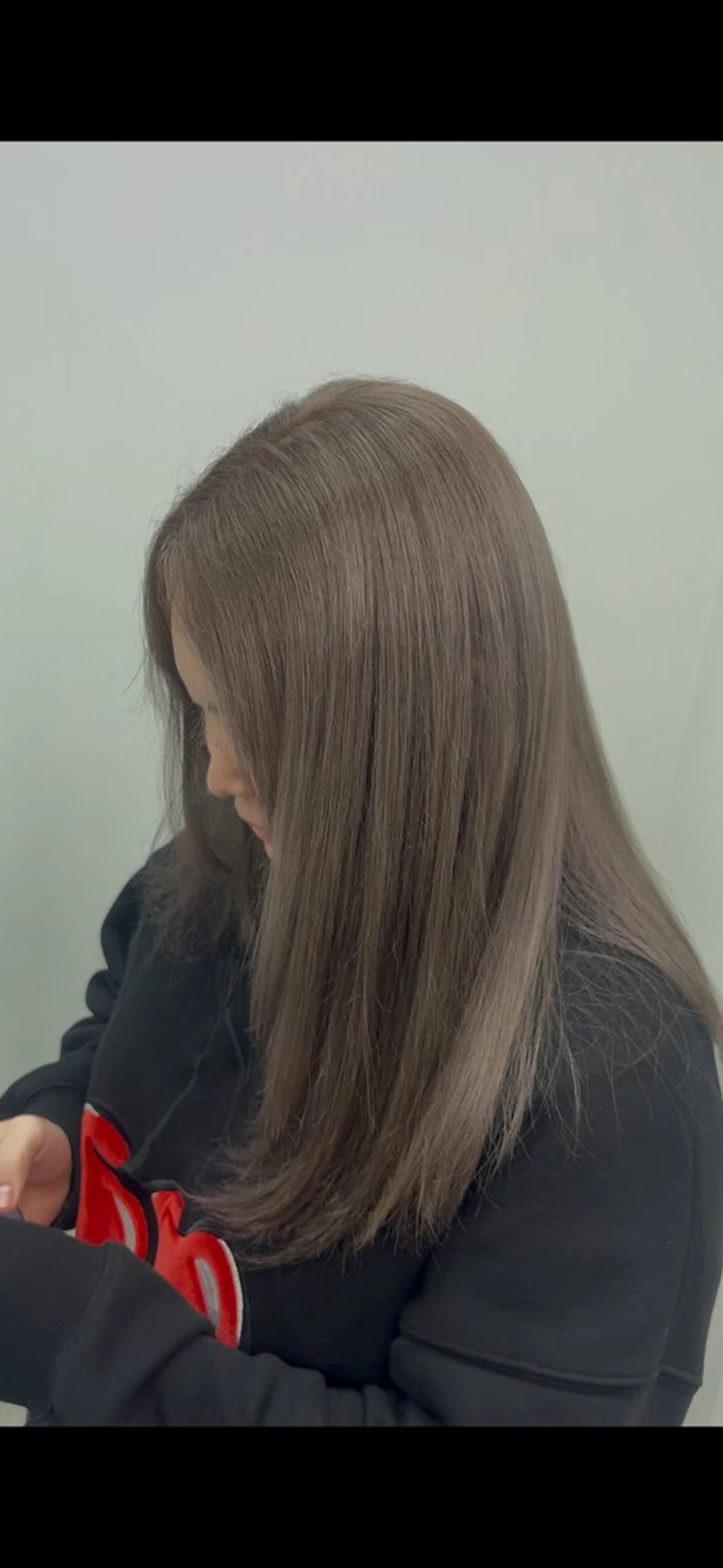 ロング カラー グレージュ 森 楓太のヘアスタイル