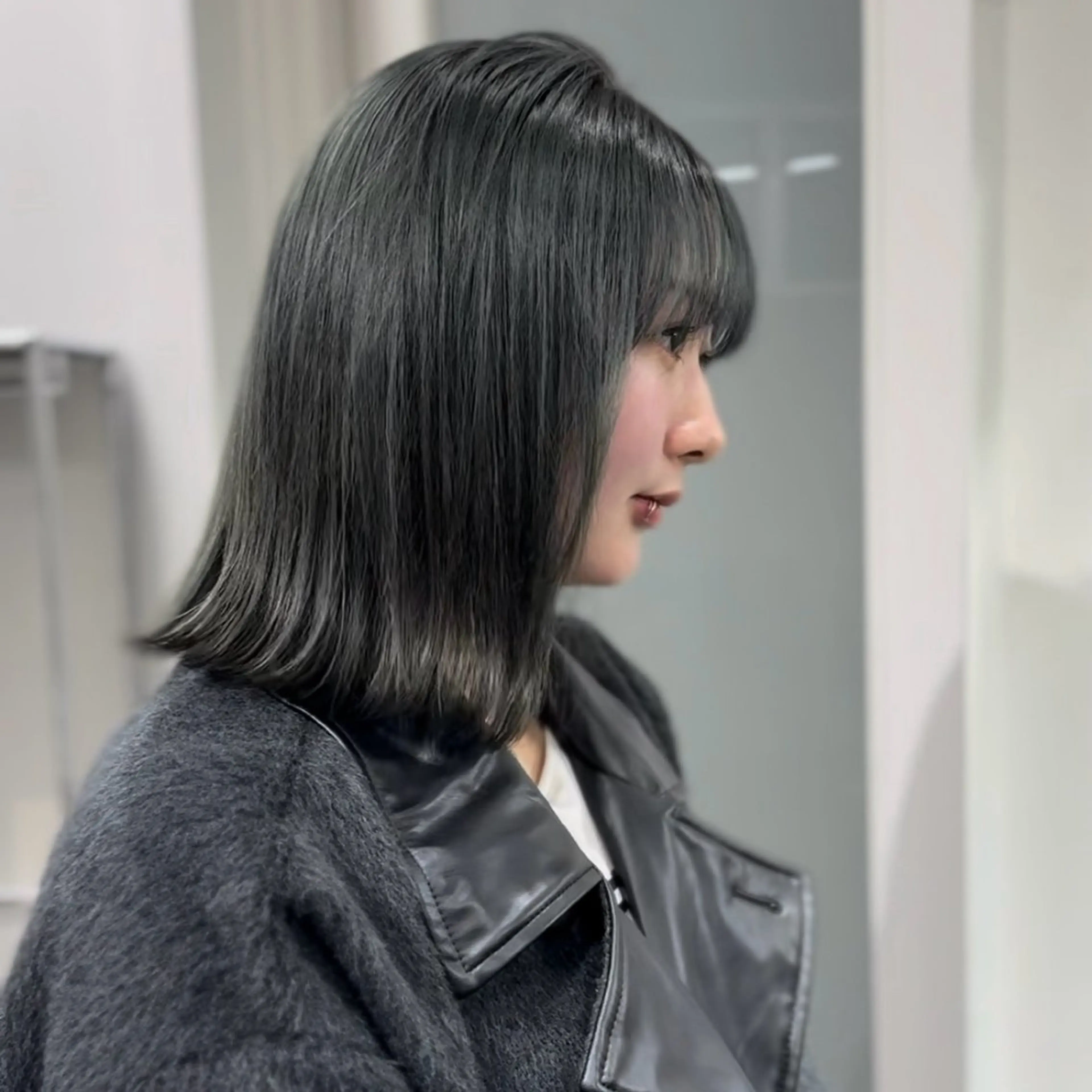 ミディアム カラー シルバー カット ヘアカラー トリートメント 似合わせhair /モガミユナ🎀のヘアスタイル