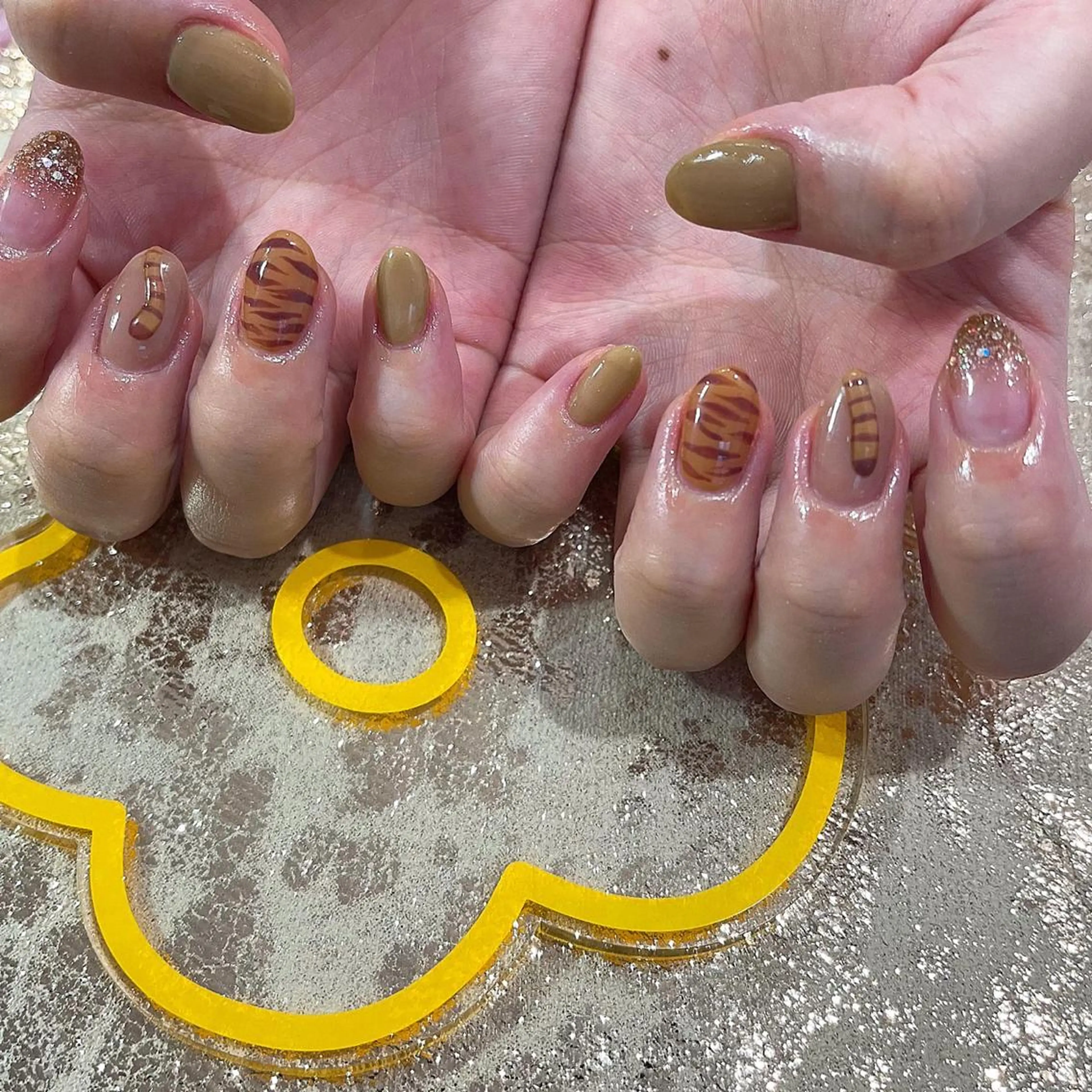 ミディアム カラー パーマ ヘアアレンジ メンズ キッズ ネイル マツエク・マツパ アイブロウ メンズ韓国風 韓国風マツエク 韓国風ヘア オーロラネイル クリアネイル ハンドネイル Salon Kのネイルデザイン