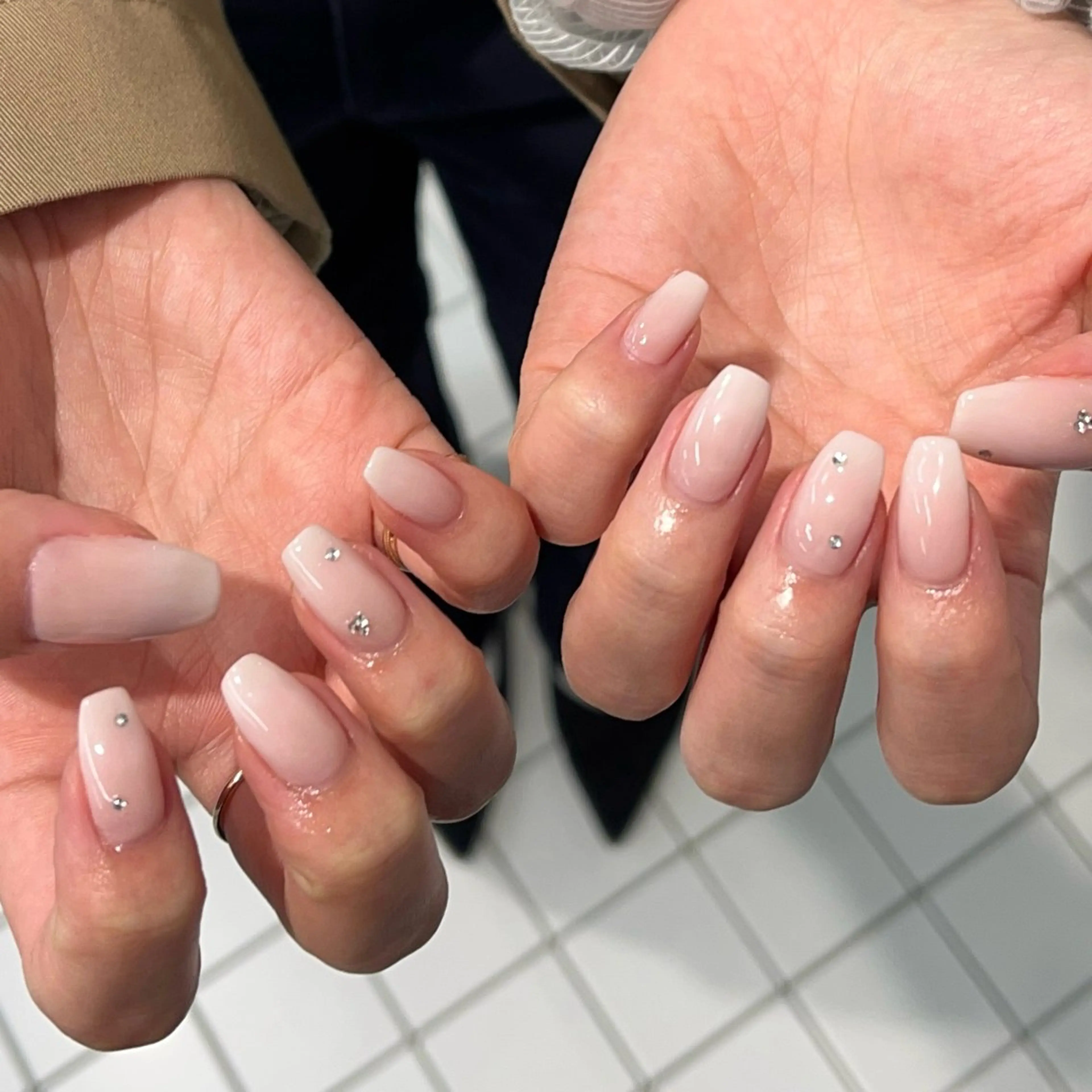 ネイル キラキラネイル ロングネイル リボン 春ネイル ハンドネイル eight nail 春菜のネイルデザイン