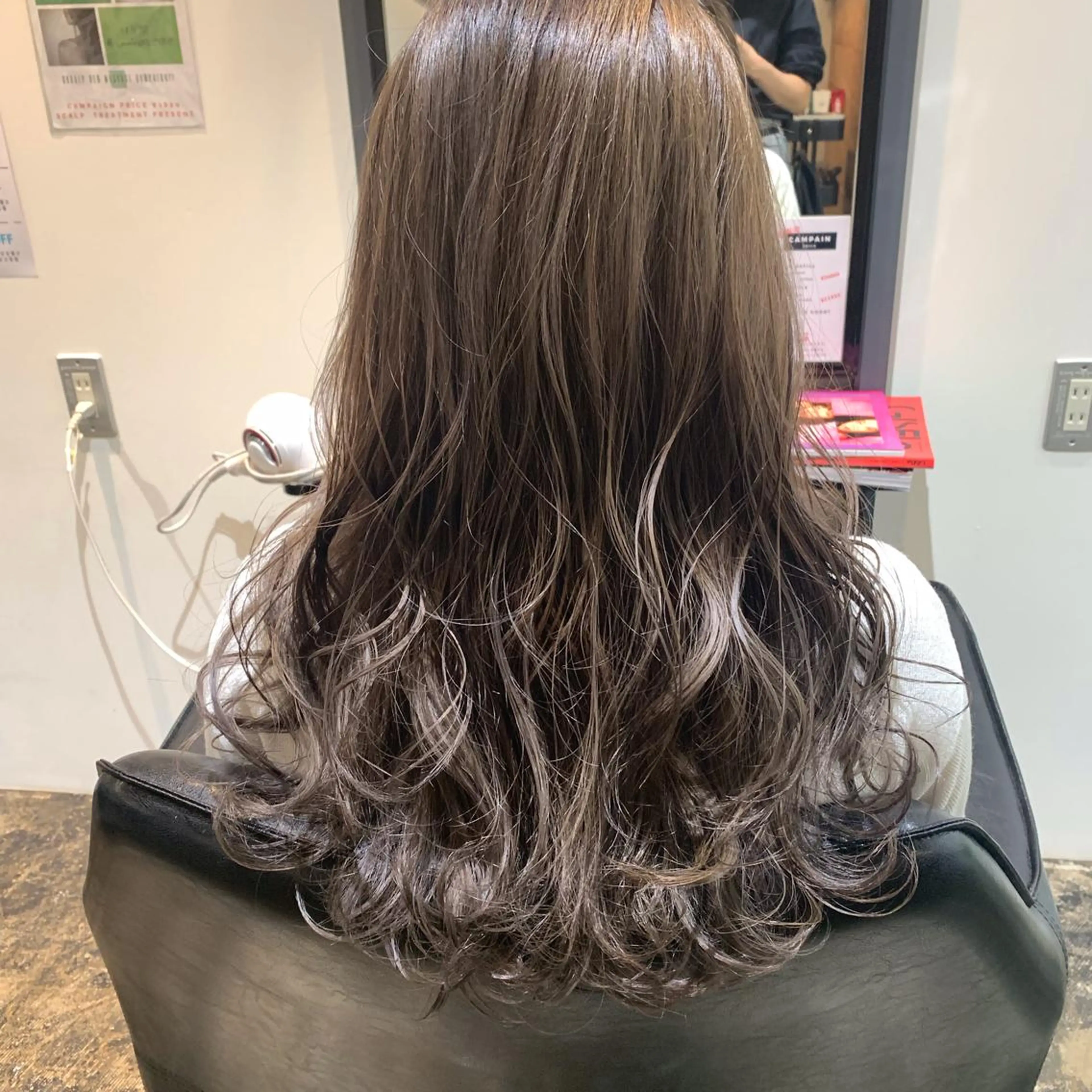 セミロング カラー UMEDA FIGAROのヘアスタイル