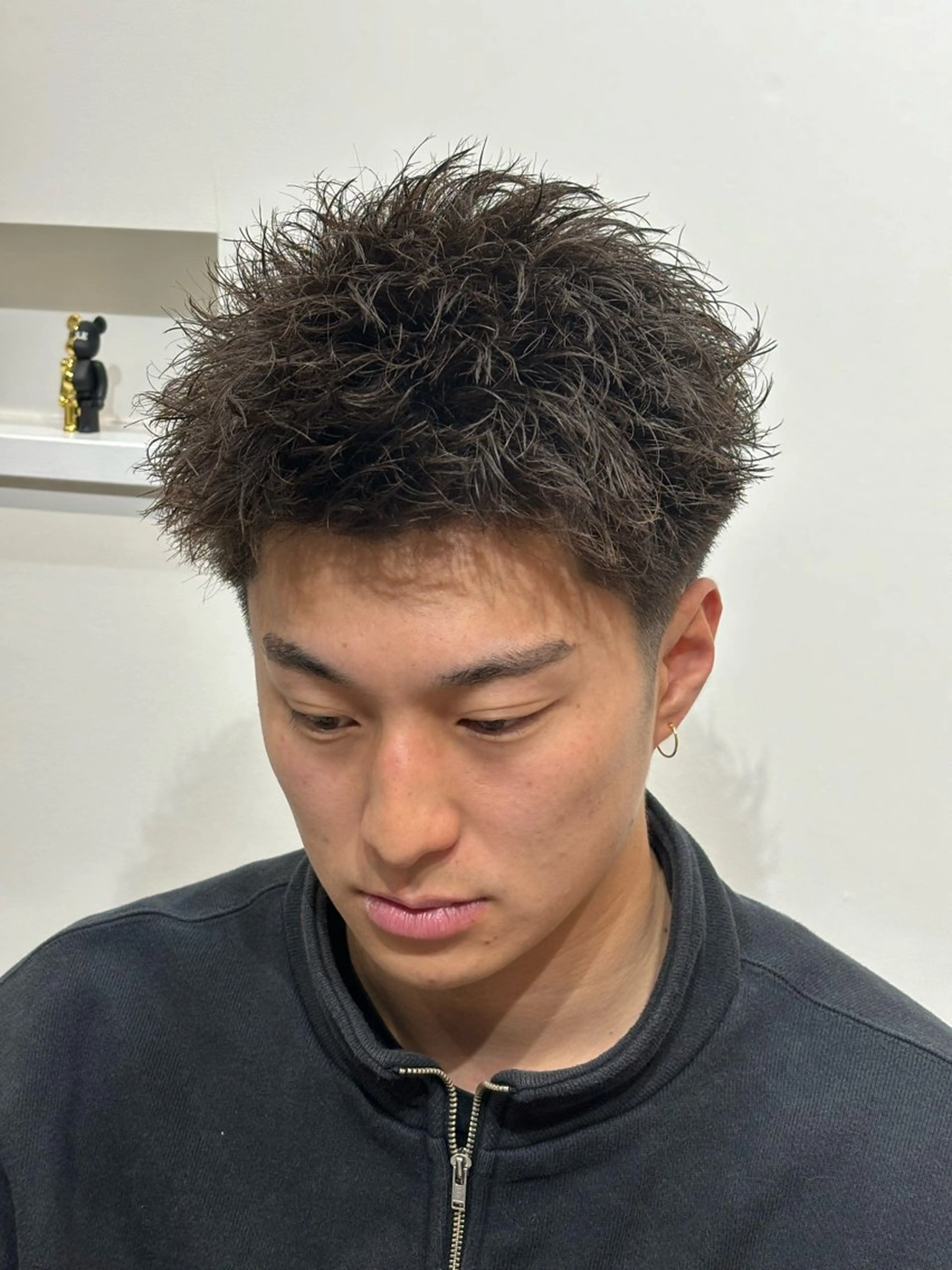 ショート パーマ メンズ メンズパーマ メンズショート ツイストスパイラルパーマ ショートヘア スパイラルパーマ カット パーマ 【店長】メンズ職人 短髪　ハイトーン🔥のヘアスタイル