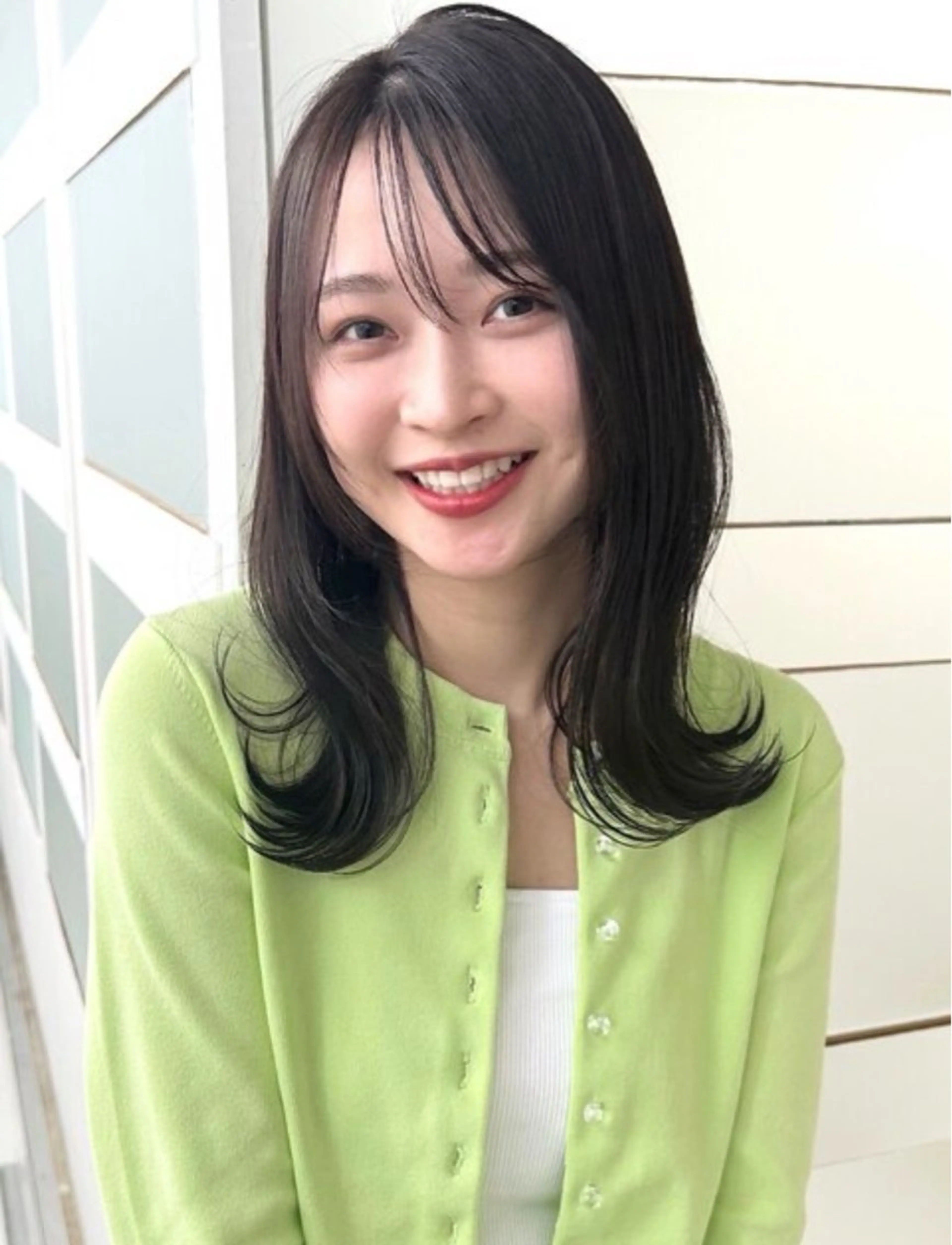 セミロング カラー くびれヘア レイヤーカット 小顔カット カット カット無料｜レイヤー カット｜韓国モテへアのヘアスタイル