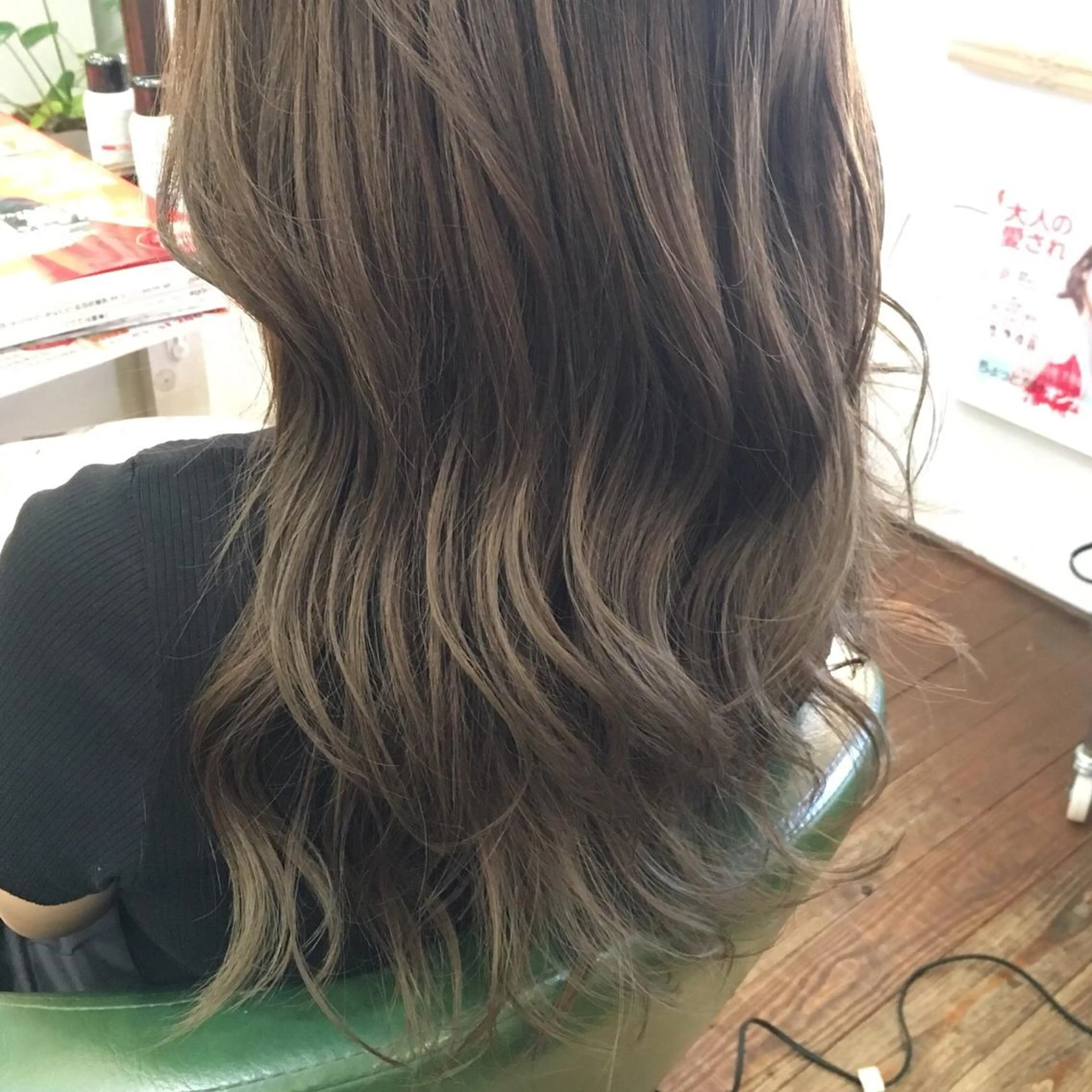 ロング カラー 阪本 美紀のヘアスタイル