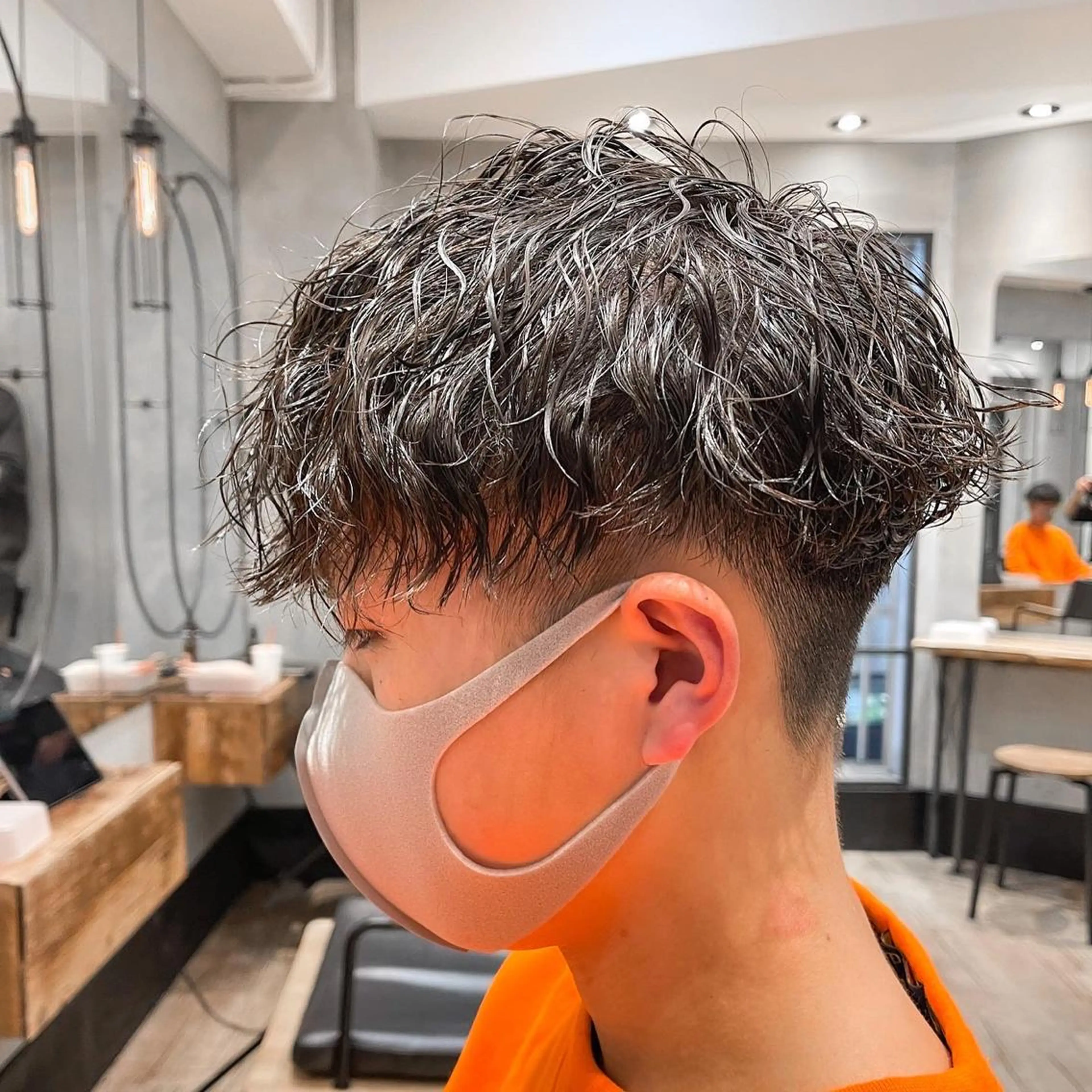 ショート パーマ メンズ メンズパーマ 波巻きパーマ スパイラルパーマ カット パーマ トリートメント ヘアセット 新宿メンズ専門 モテ清潔感パーマ特化のヘアスタイル