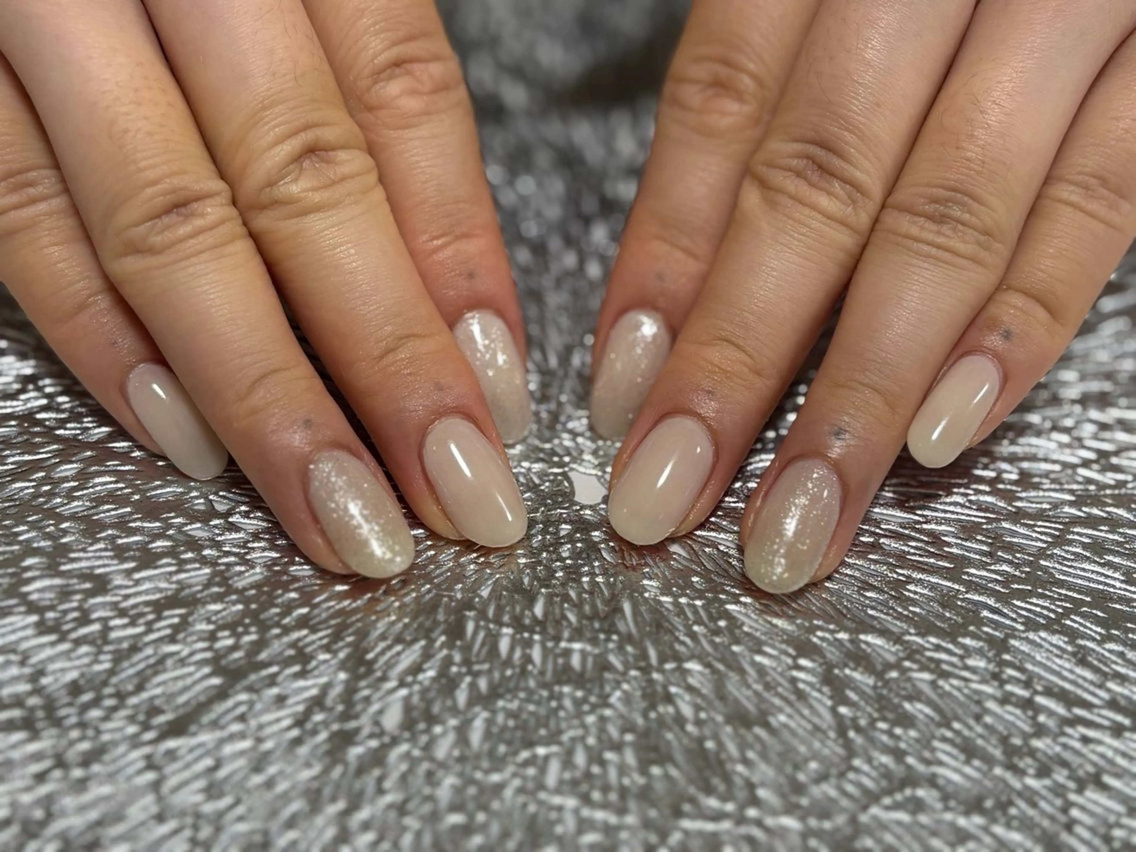 ネイル ラメ(グリッター) 持ち込み ワンホンネイル ホワイト 冬ネイル ♡Bivi♡自爪に 優しいネイルサロンのネイルデザイン