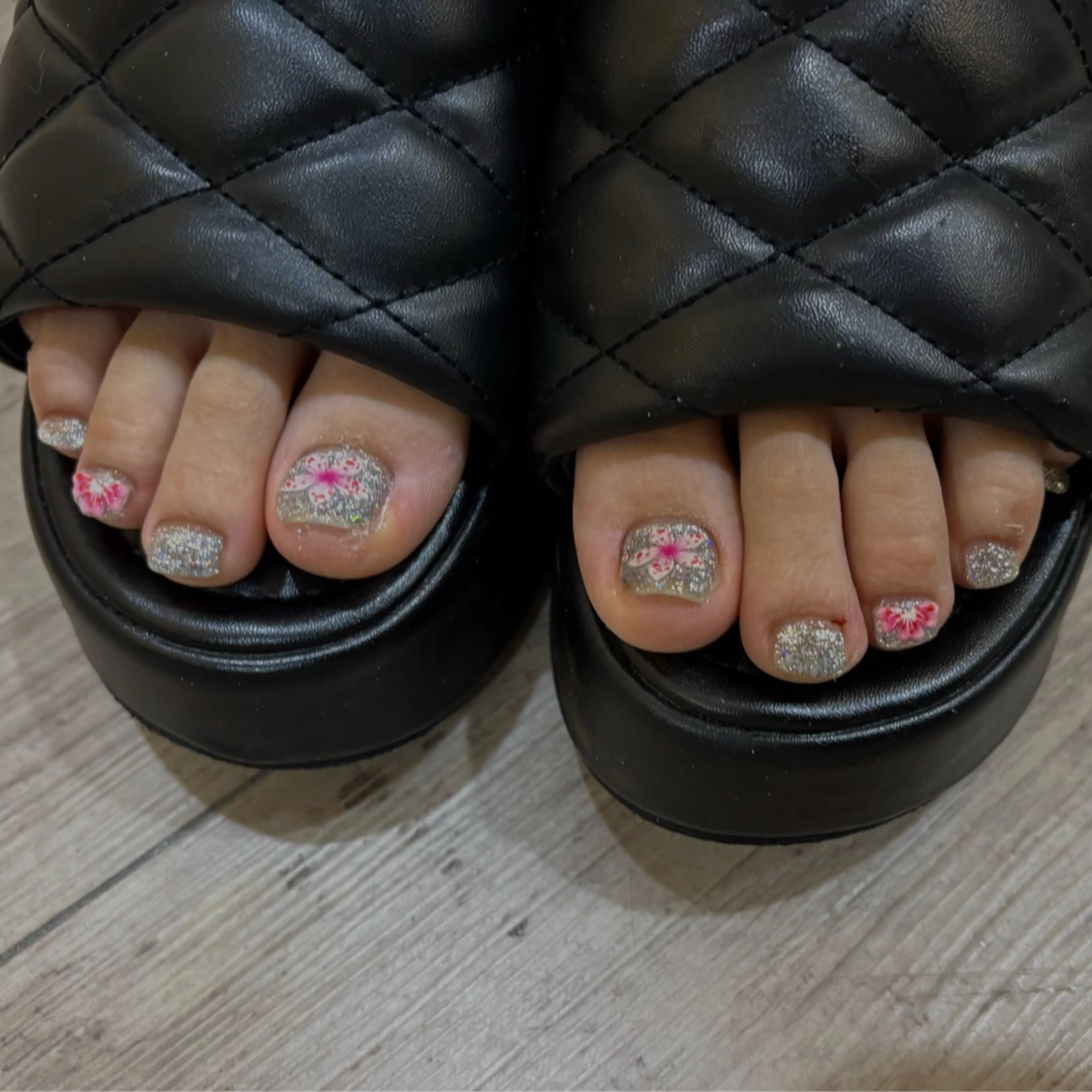 ネイル 長さ出し フラッシュネイル フットネイル キラキラネイル 韓国ネイル Vante梅田店所属・vante_aimi .パラジェル取扱店のネイルデザイン