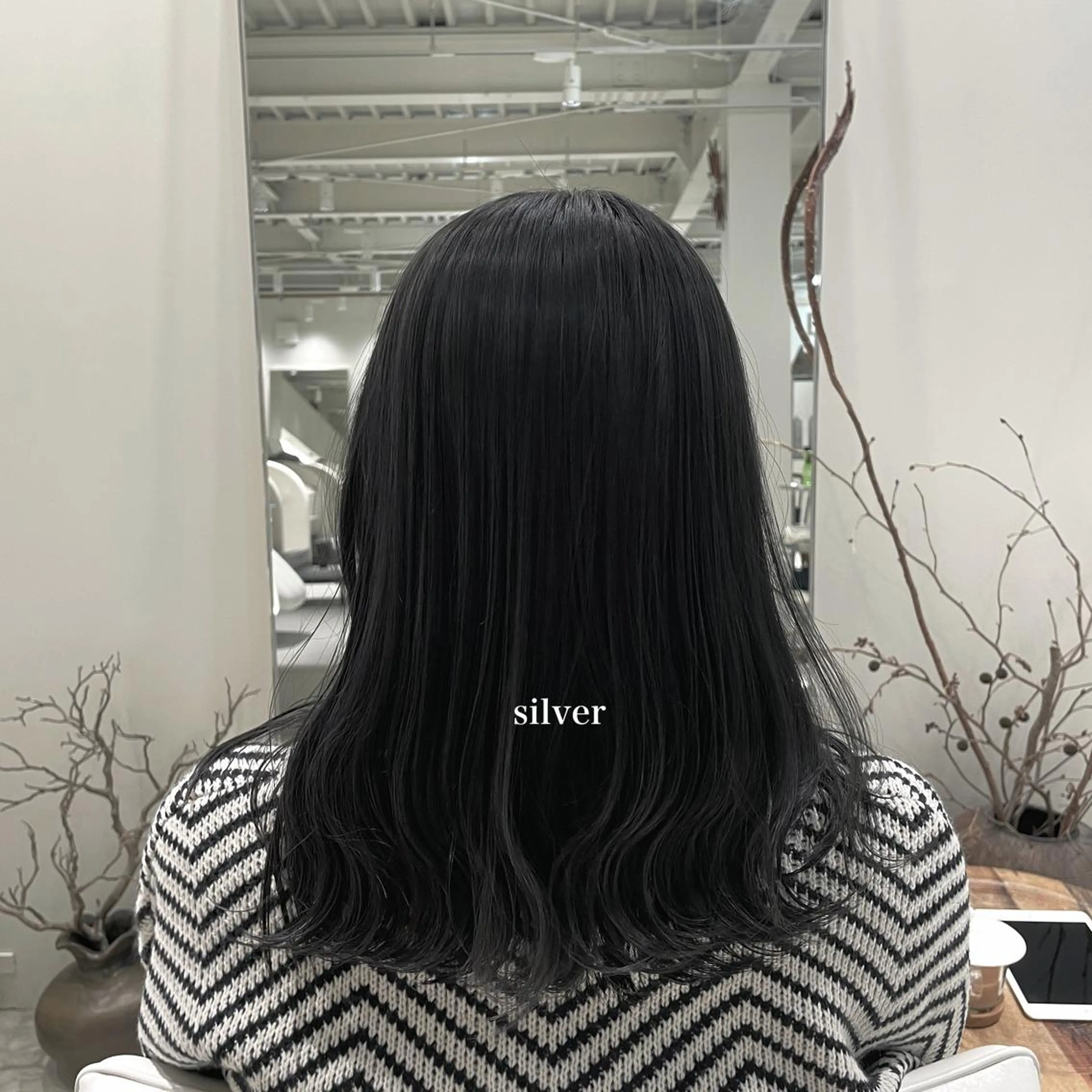 セミロング 峯崎 葵のヘアスタイル