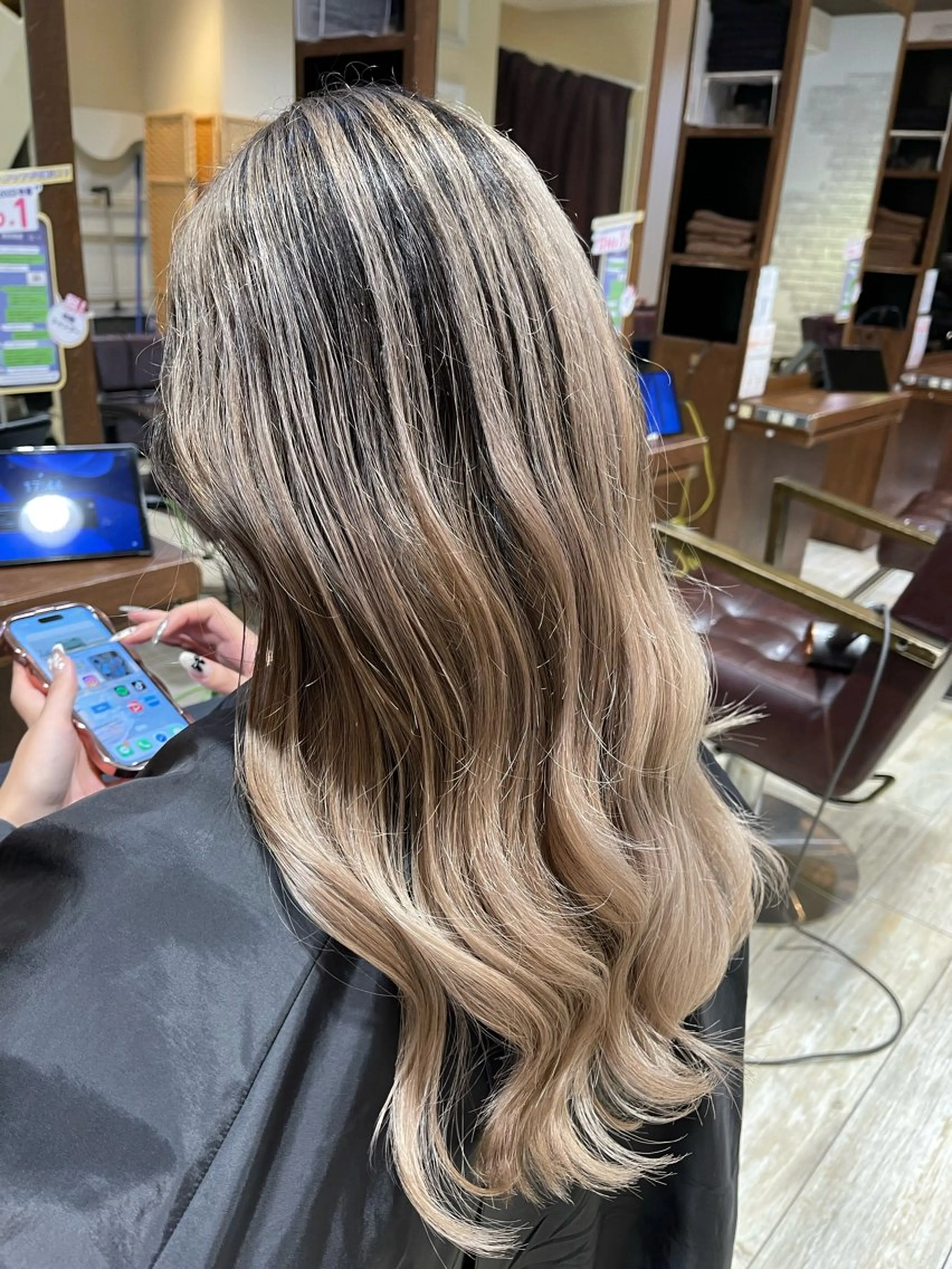 セミロング カラー カット ヘアカラー トリートメント 海外レイヤー/ レイヤーカット/和田のヘアスタイル