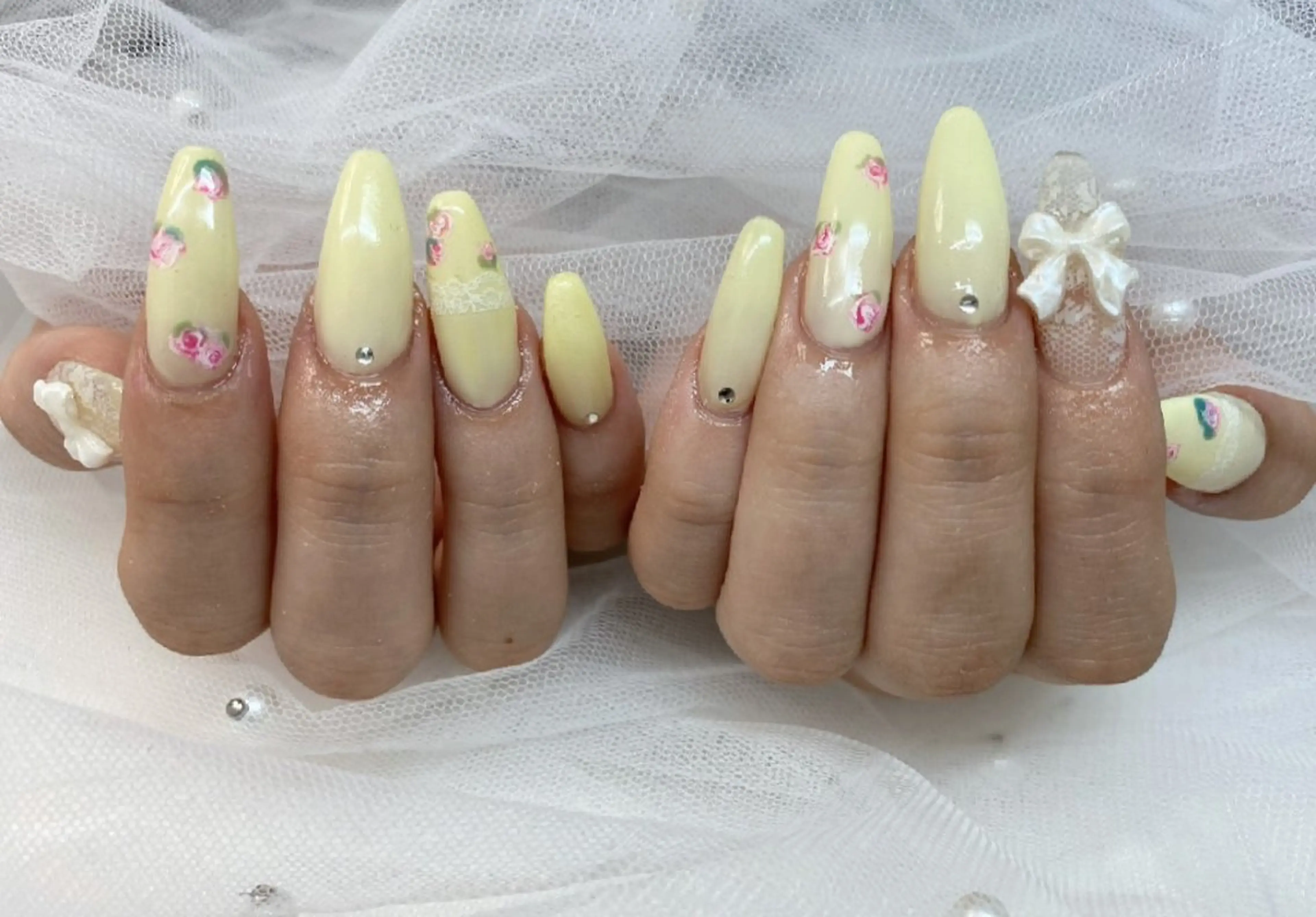 ネイル レース 黄色 ハンドネイル ハンドケア 心斎橋Salon Epokkuのネイルデザイン
