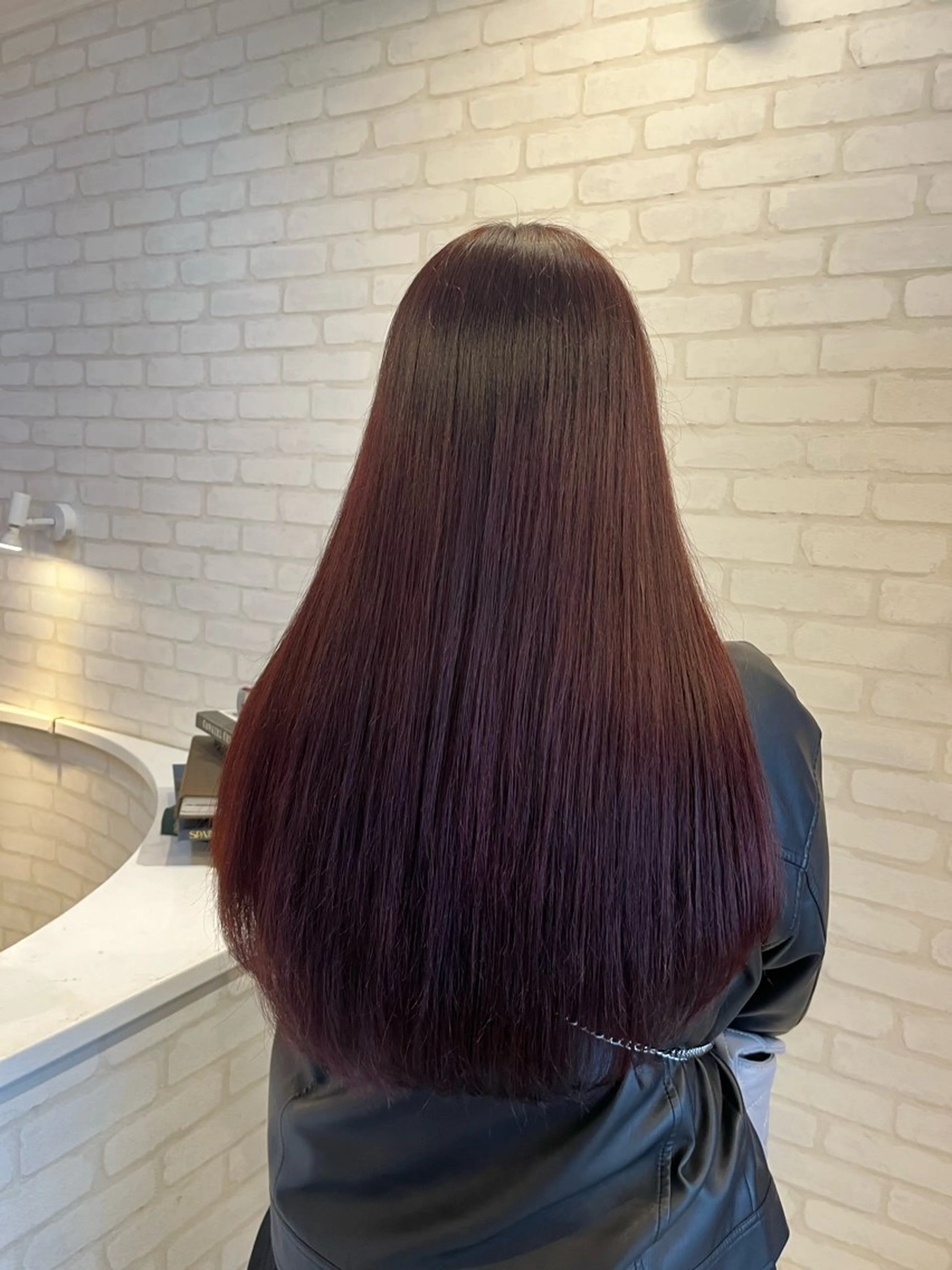 カラー カシス レッドカラー 阿部 うららのヘアスタイル