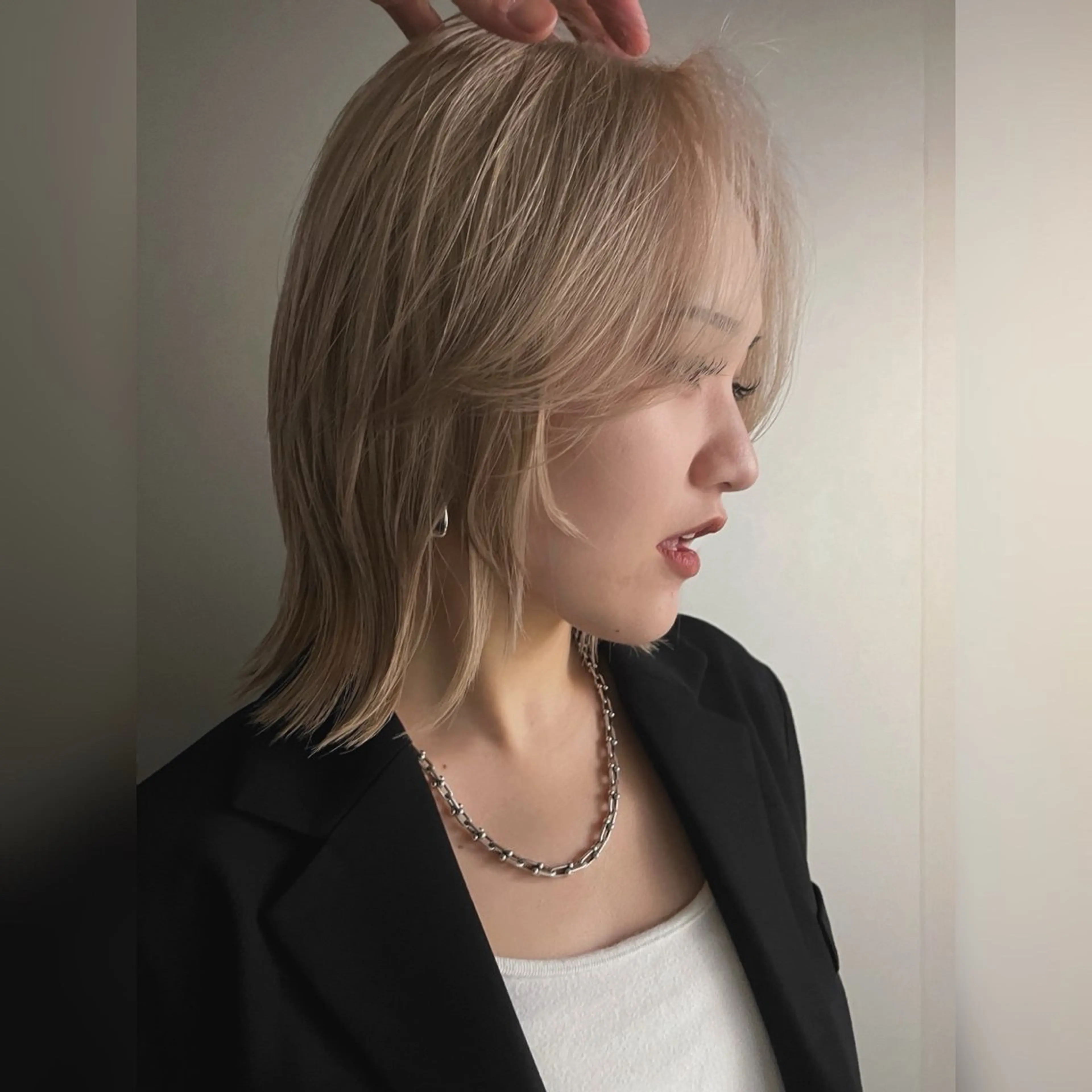 ミディアム カラー カット ヘアカラー ムード造るハイトーン ケアブリーチ/ユウキのヘアスタイル