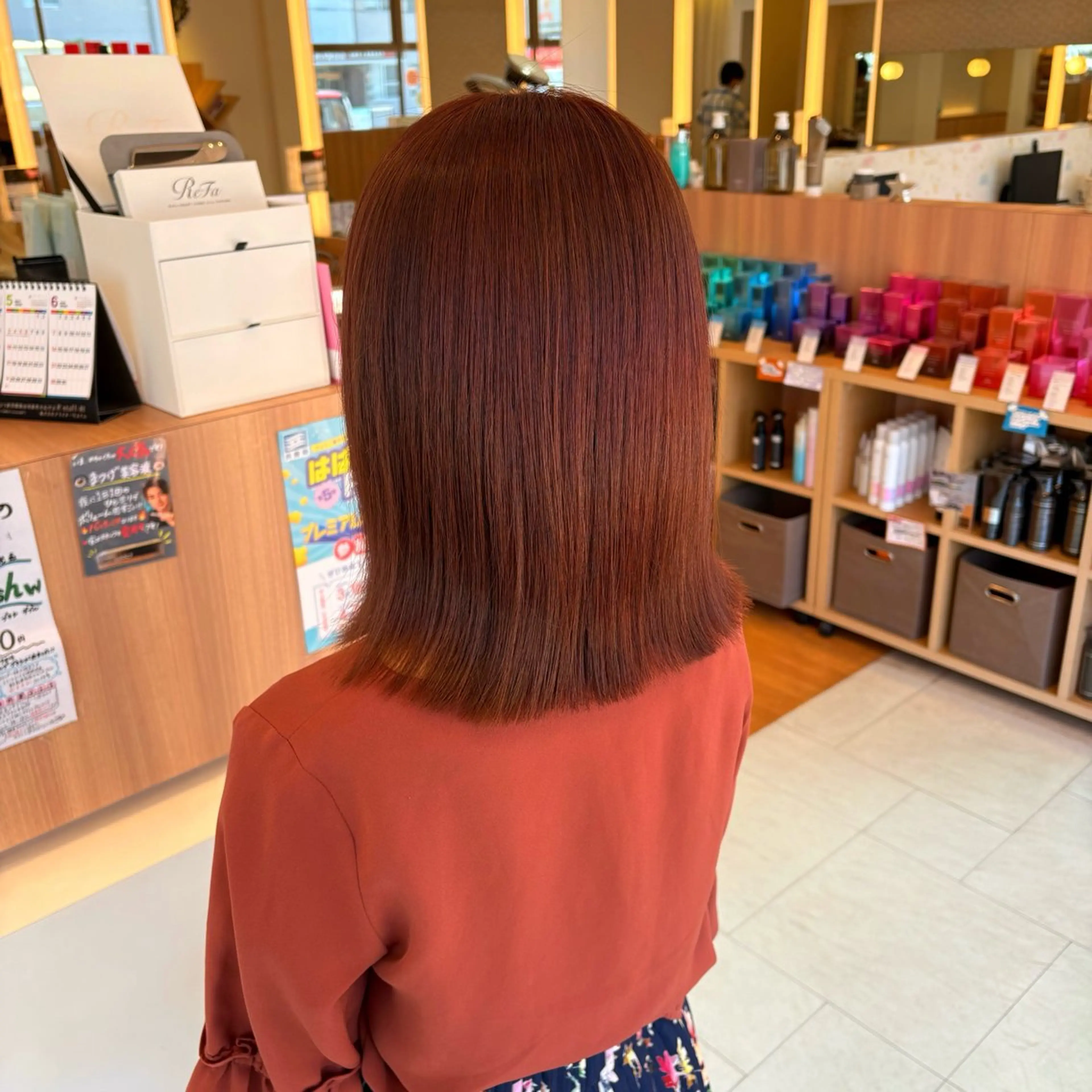 ミディアム カラー カット ヘアカラー トリートメント 越智 咲穂のヘアスタイル