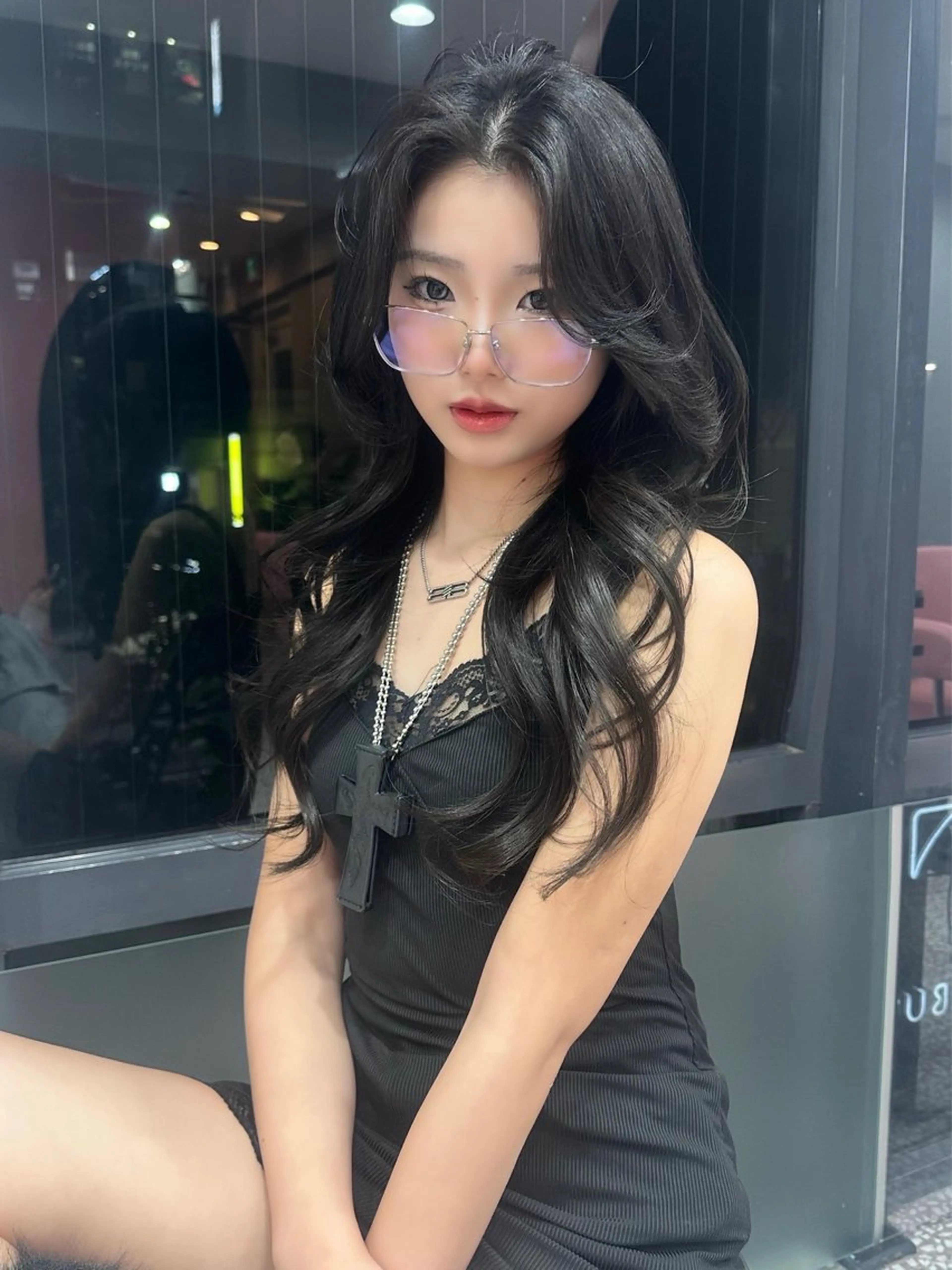 ロング カラー ヘアアレンジ ダークグレー ダークグレージュ グレージュ 顔周りカット レイヤーカット 𝑴𝑶𝑲𝑨渋谷 トレンド韓国ヘア🩷のヘアスタイル