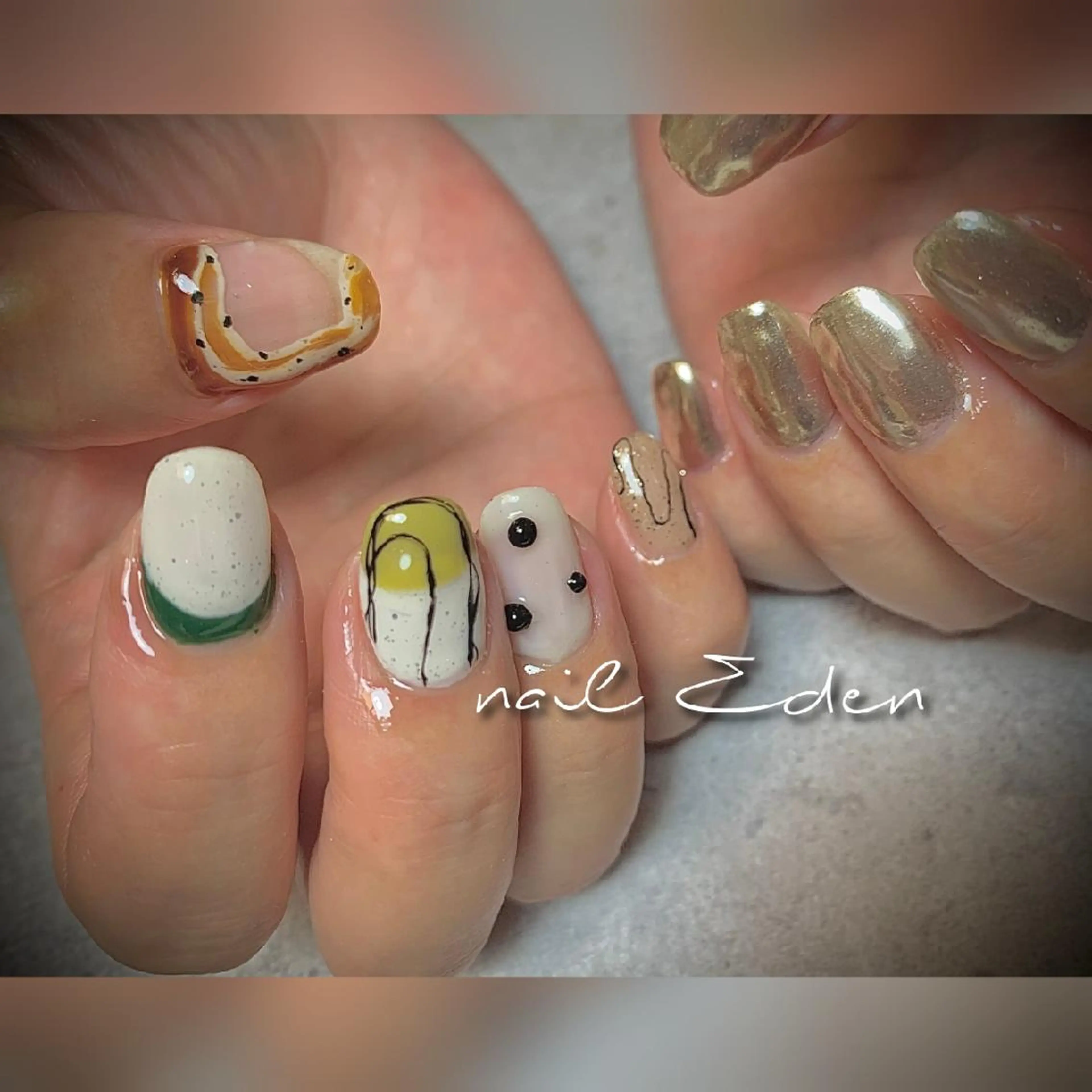 ネイル ミラーネイル 持ち込み Eden ♾️のネイルデザイン