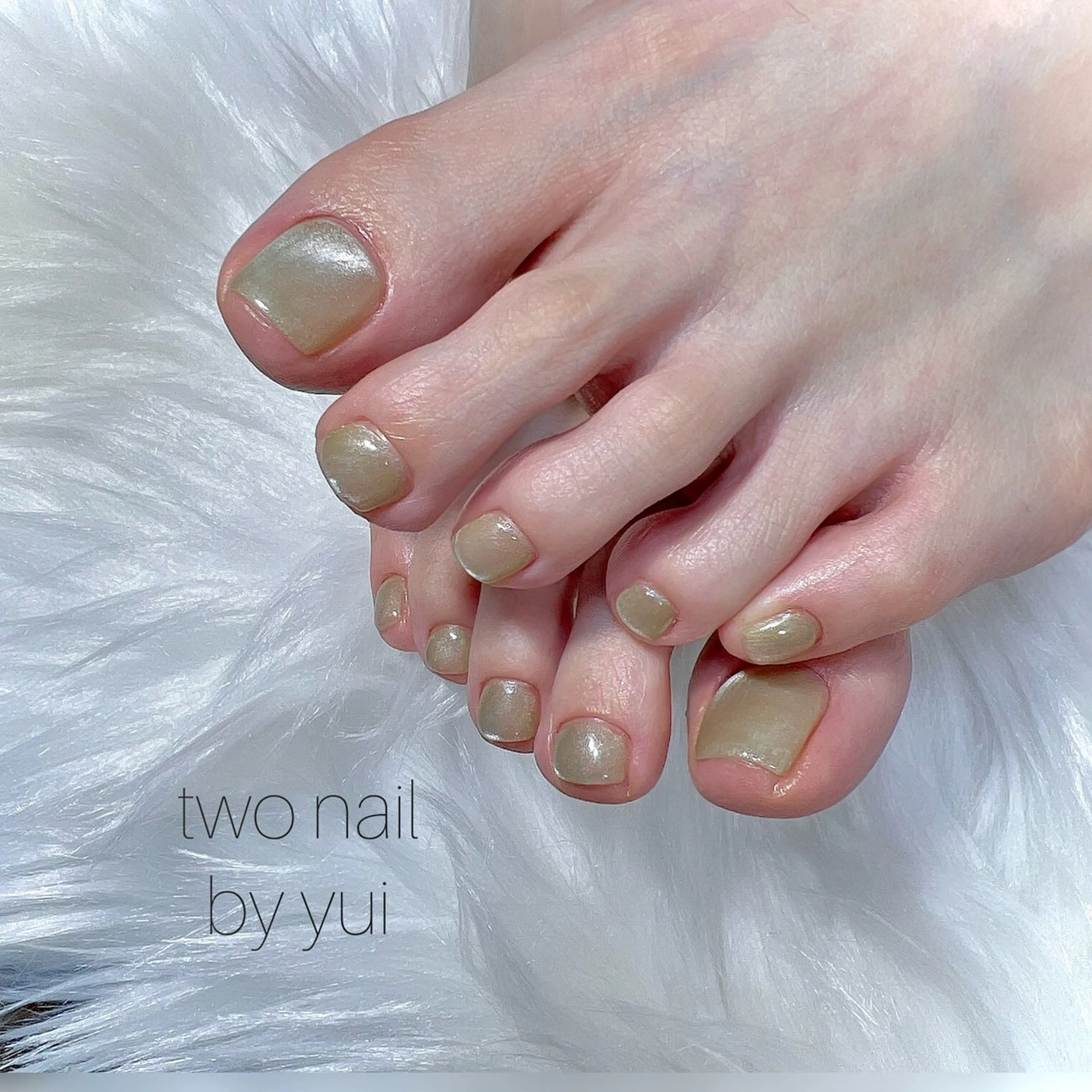 ネイル キラキラネイル マグネットネイル ネイルチップ ホワイト フットネイル two nailのネイルデザイン