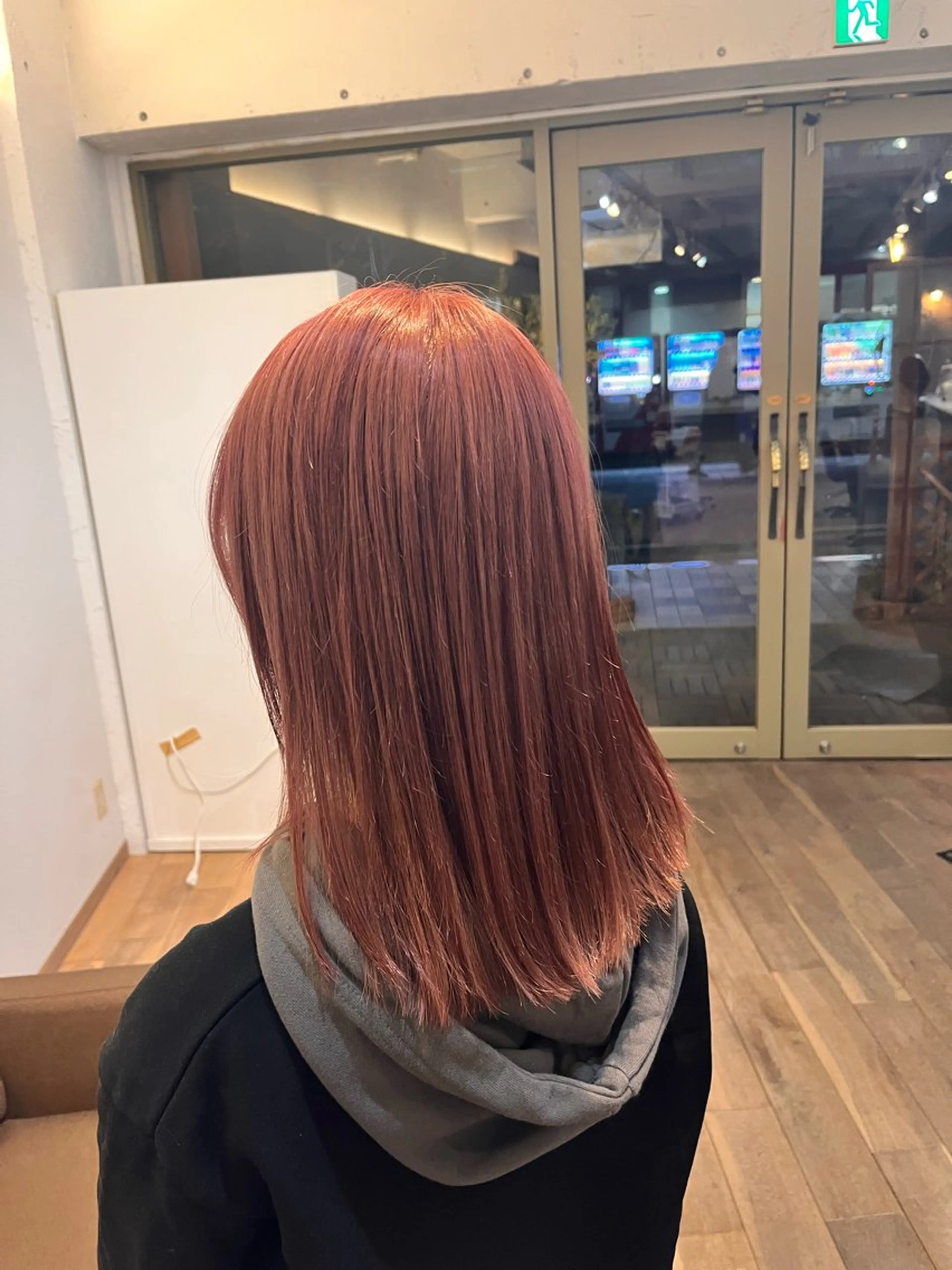 ミディアム カラー ブリーチ ダブルカラー ピンクカラー ヘアカラー 臺 佳連のヘアスタイル