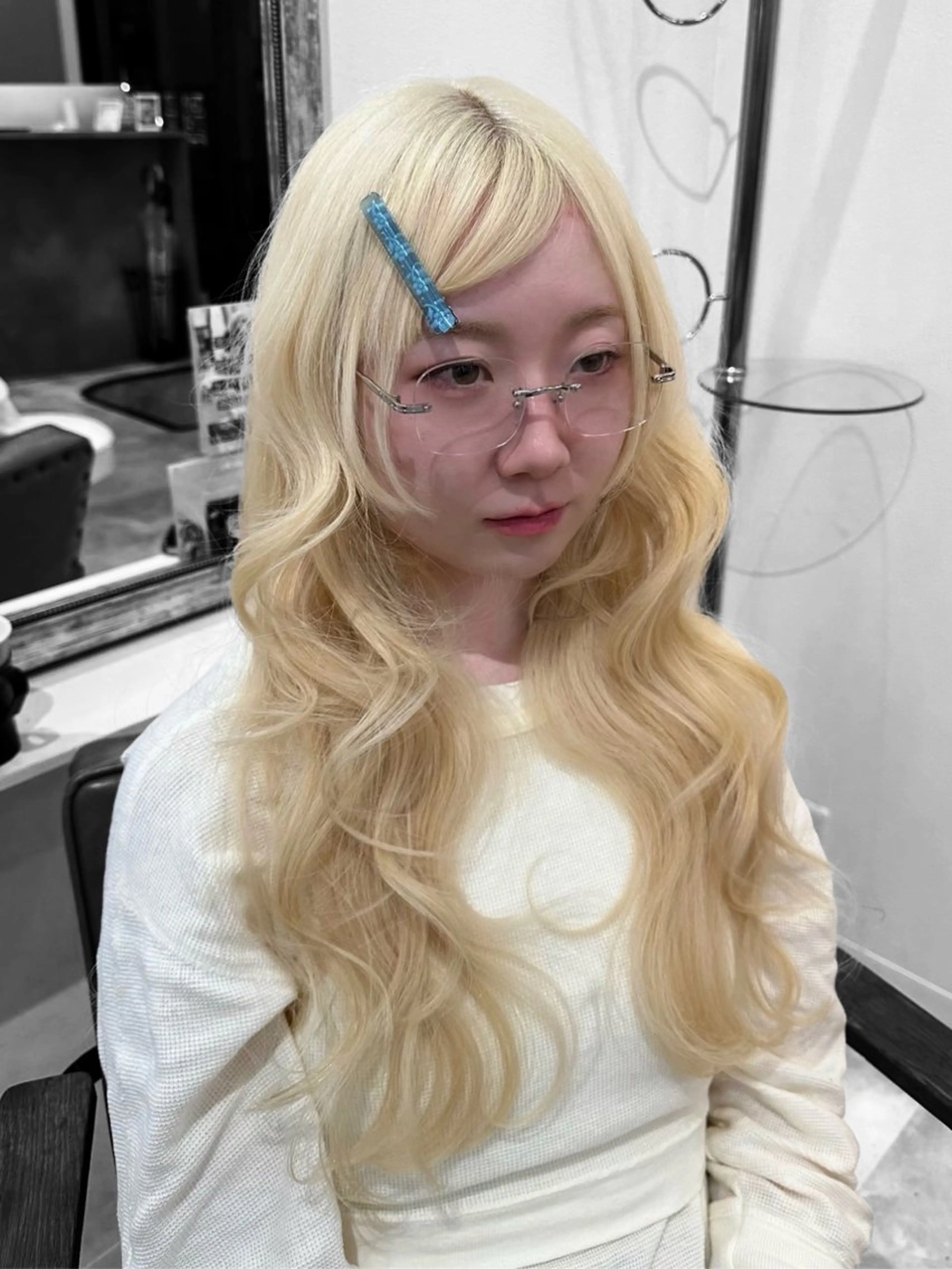 ロング カラー ブリーチ ブロンド ヘアカラー トリートメント ura/デザイン/ ハイトーン/個性派のヘアスタイル