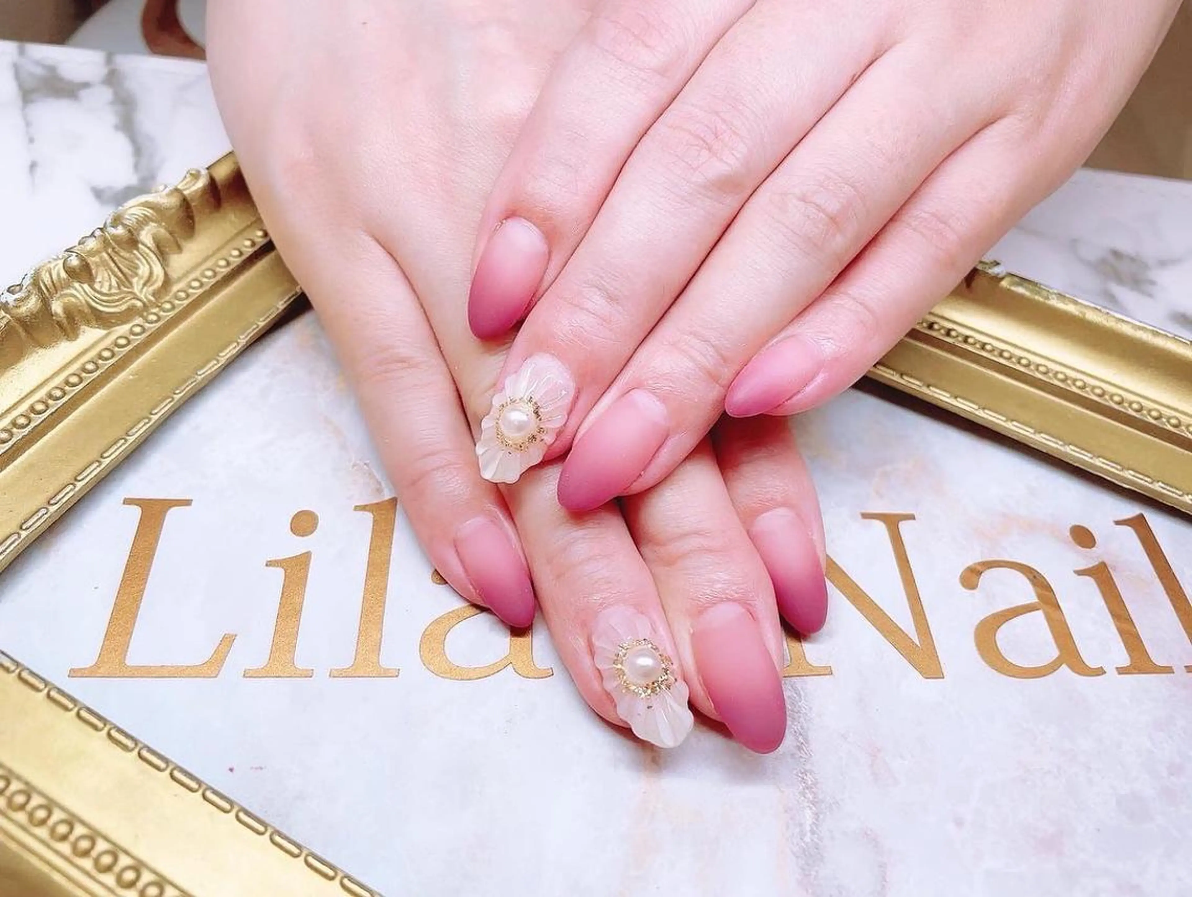 ネイル フラワーネイル ジェルネイル グラデーション キラキラネイル ラメ(グリッター) Lilas Nailのネイルデザイン