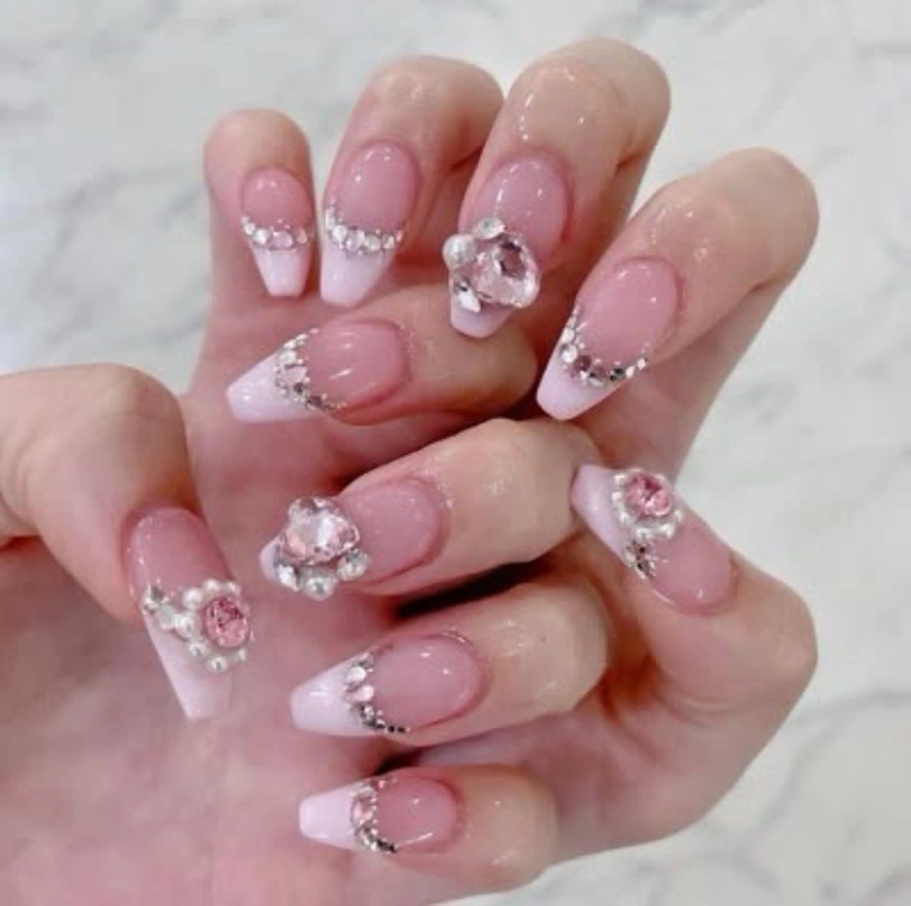 ネイル マグネットネイル ニュアンスネイル ピンク 冬ネイル Lee Nailsのネイルデザイン