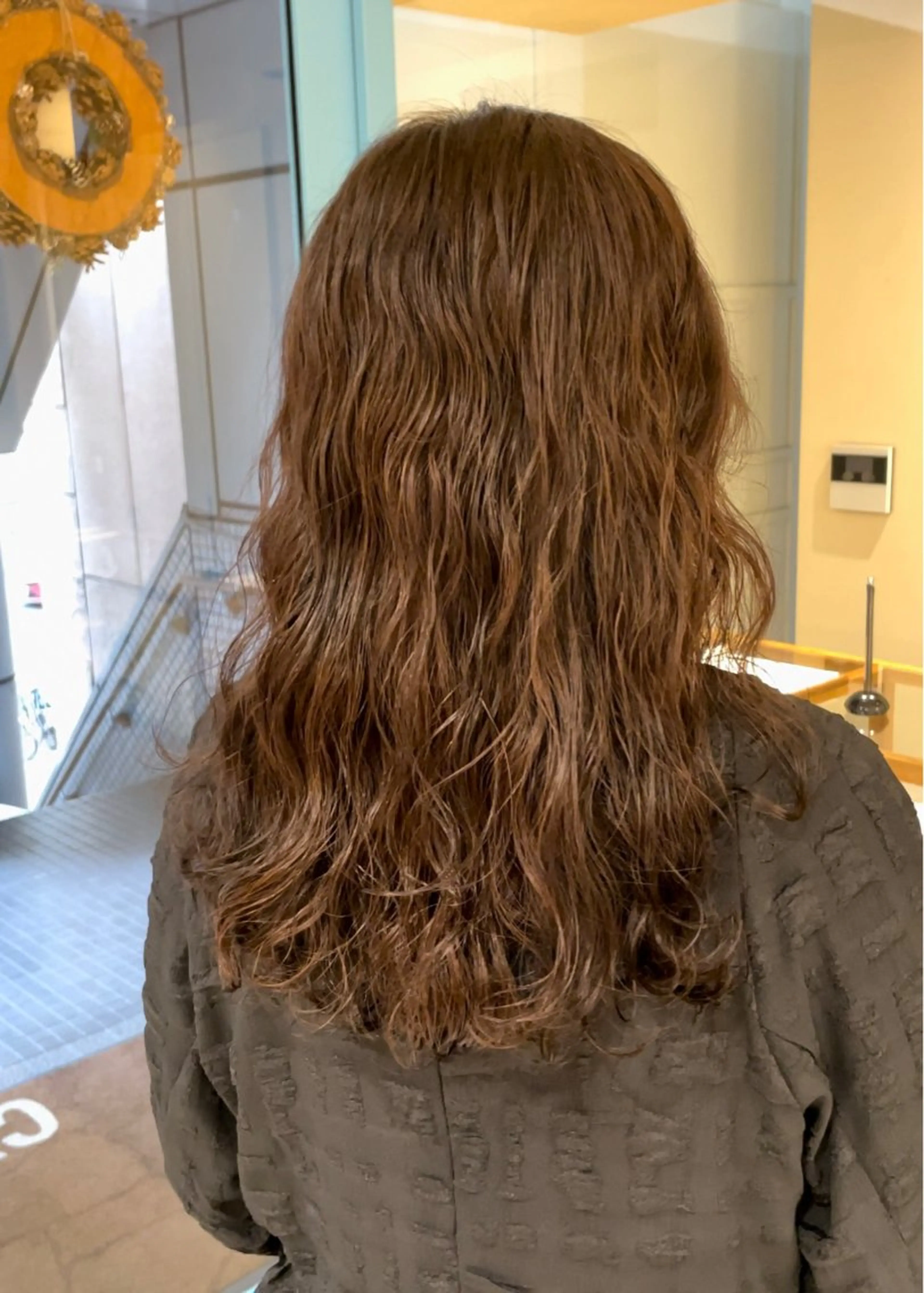 セミロング パーマ 大石 陽菜のヘアスタイル