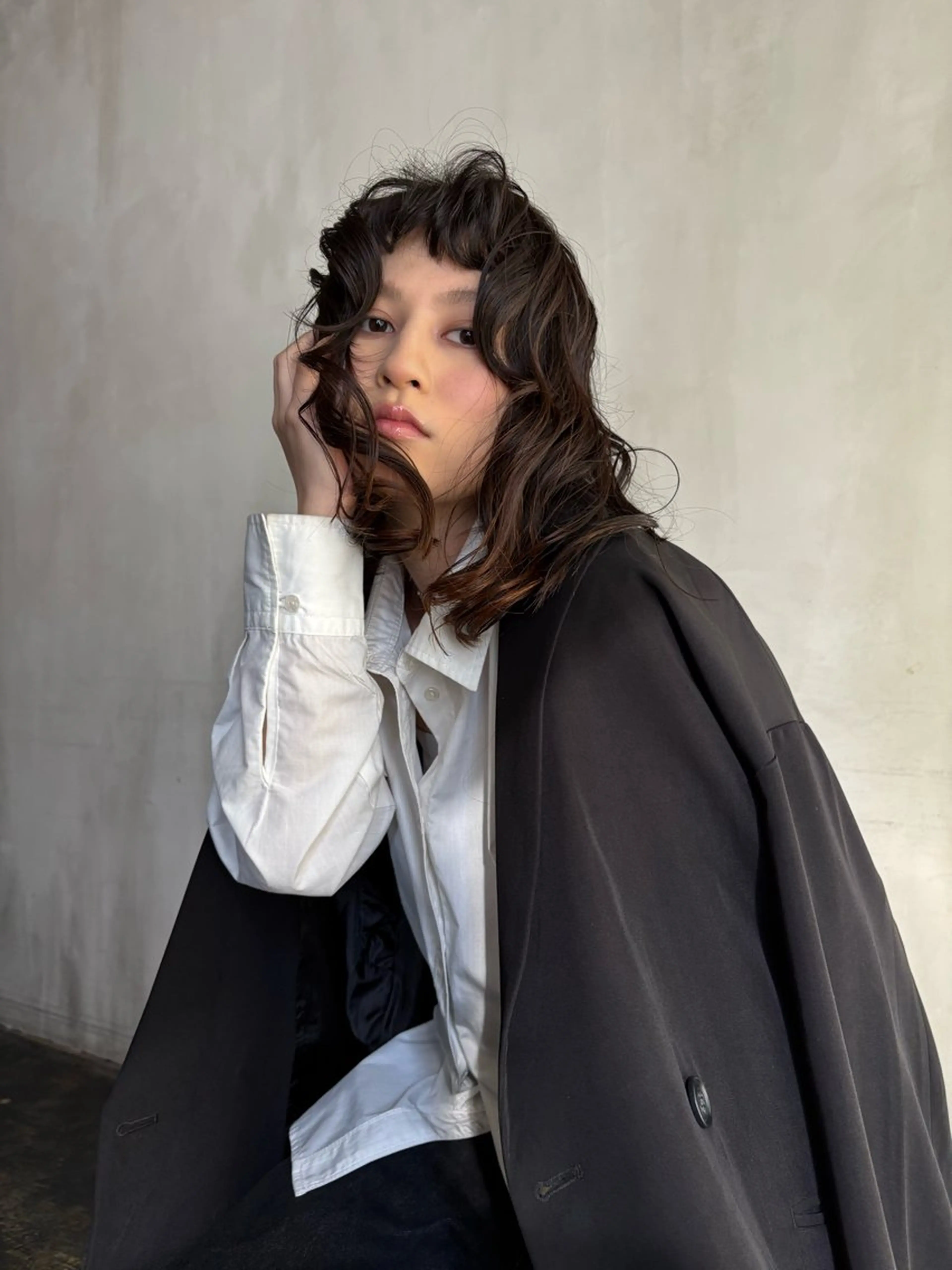 ミディアム 透明感/グレージュ/ レイヤー/ 青空のヘアスタイル