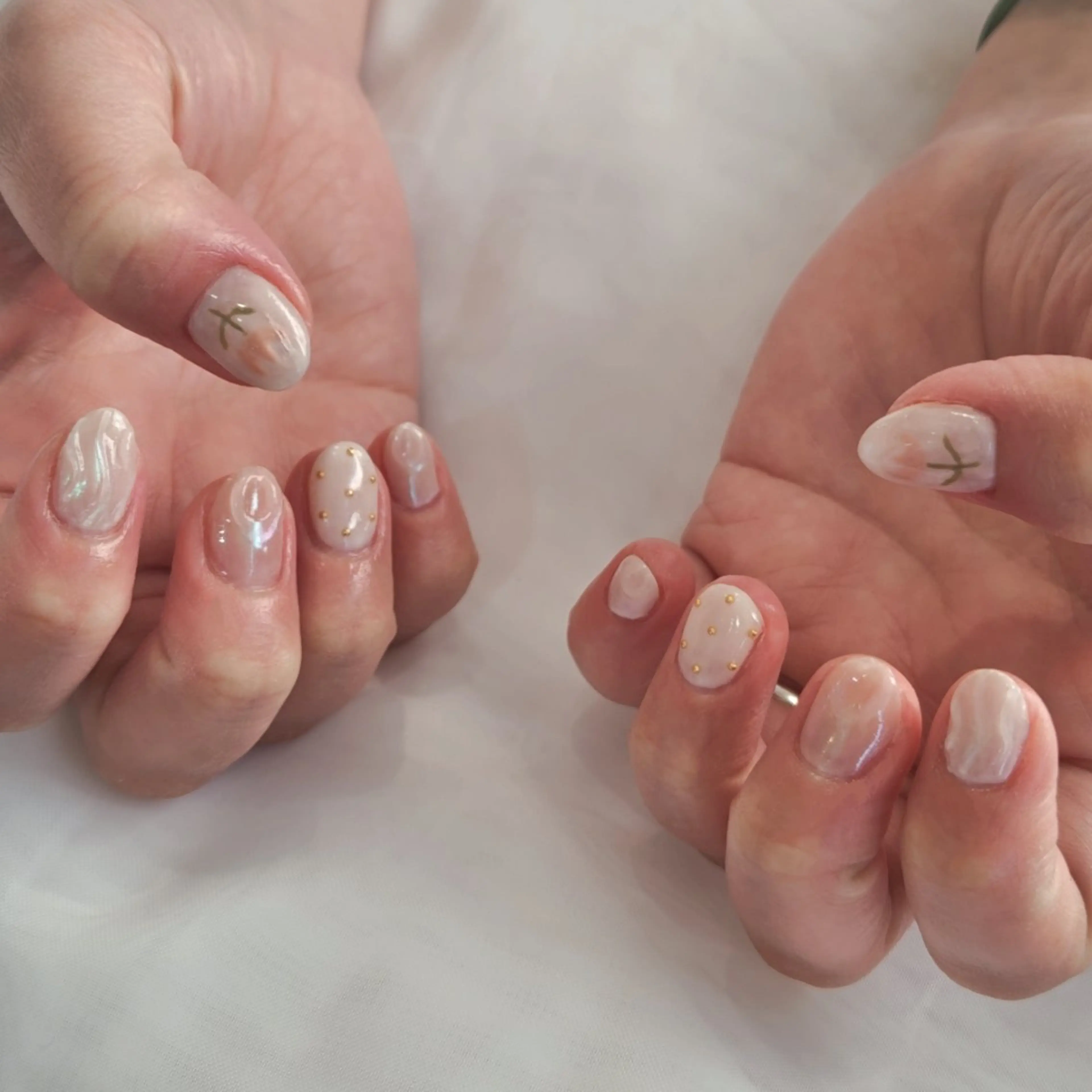 ネイル オーロラネイル ぷっくりネイル 春ネイル ハンドネイル felicita fumi♡のネイルデザイン