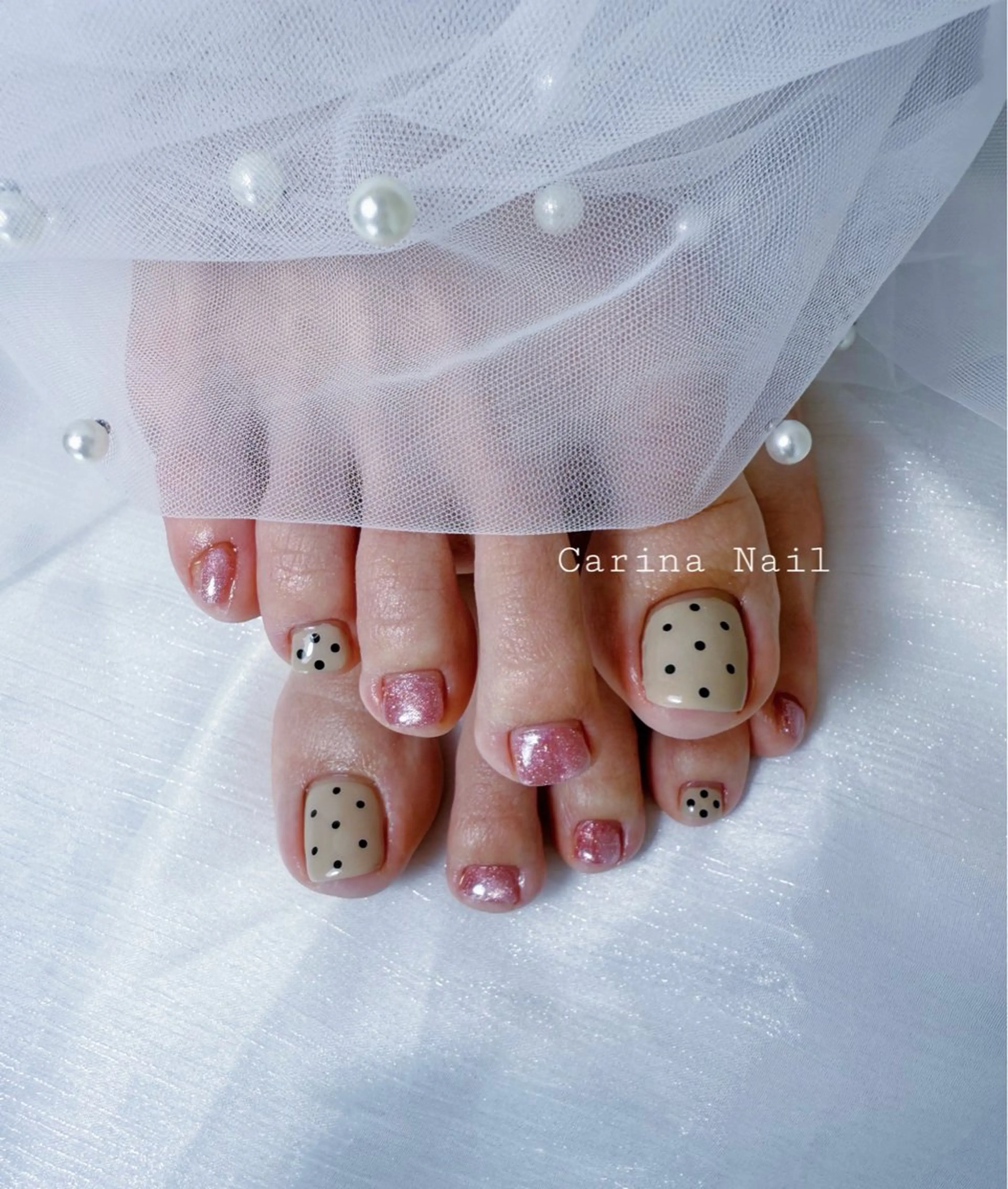 ネイル ドット フットネイル ラメ(グリッター) ピンク Carina Nailのネイルデザイン