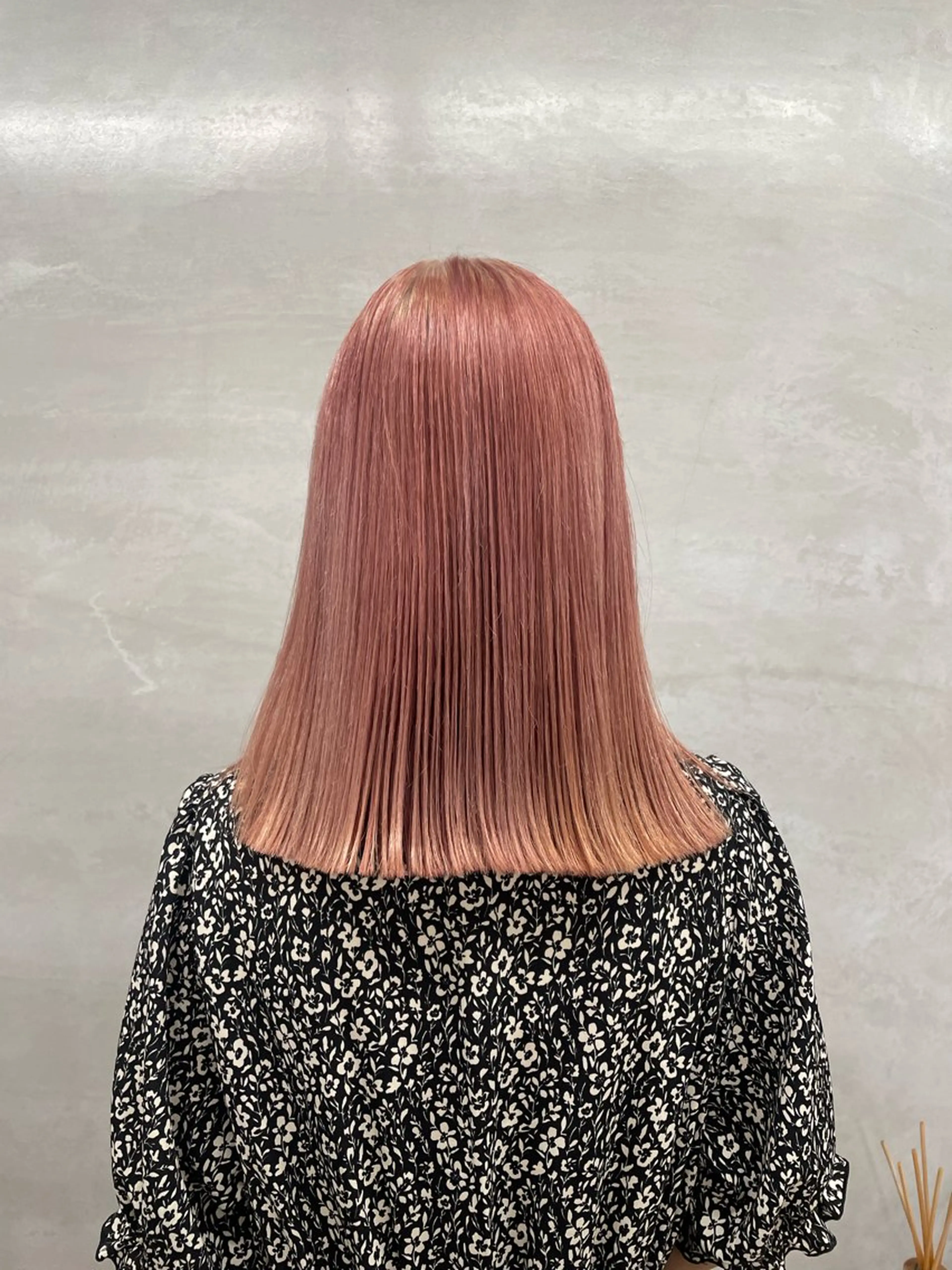 セミロング カラー 鶴井 美空のヘアスタイル