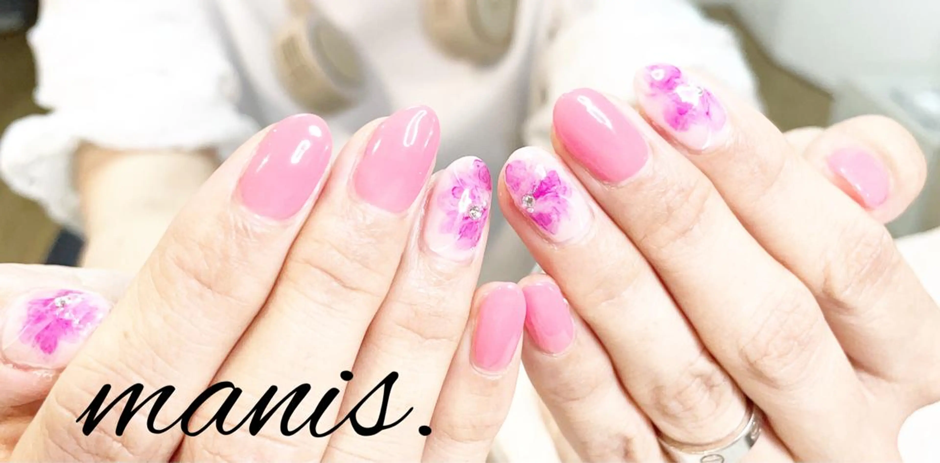 ネイル アートネイル manis .のネイルデザイン