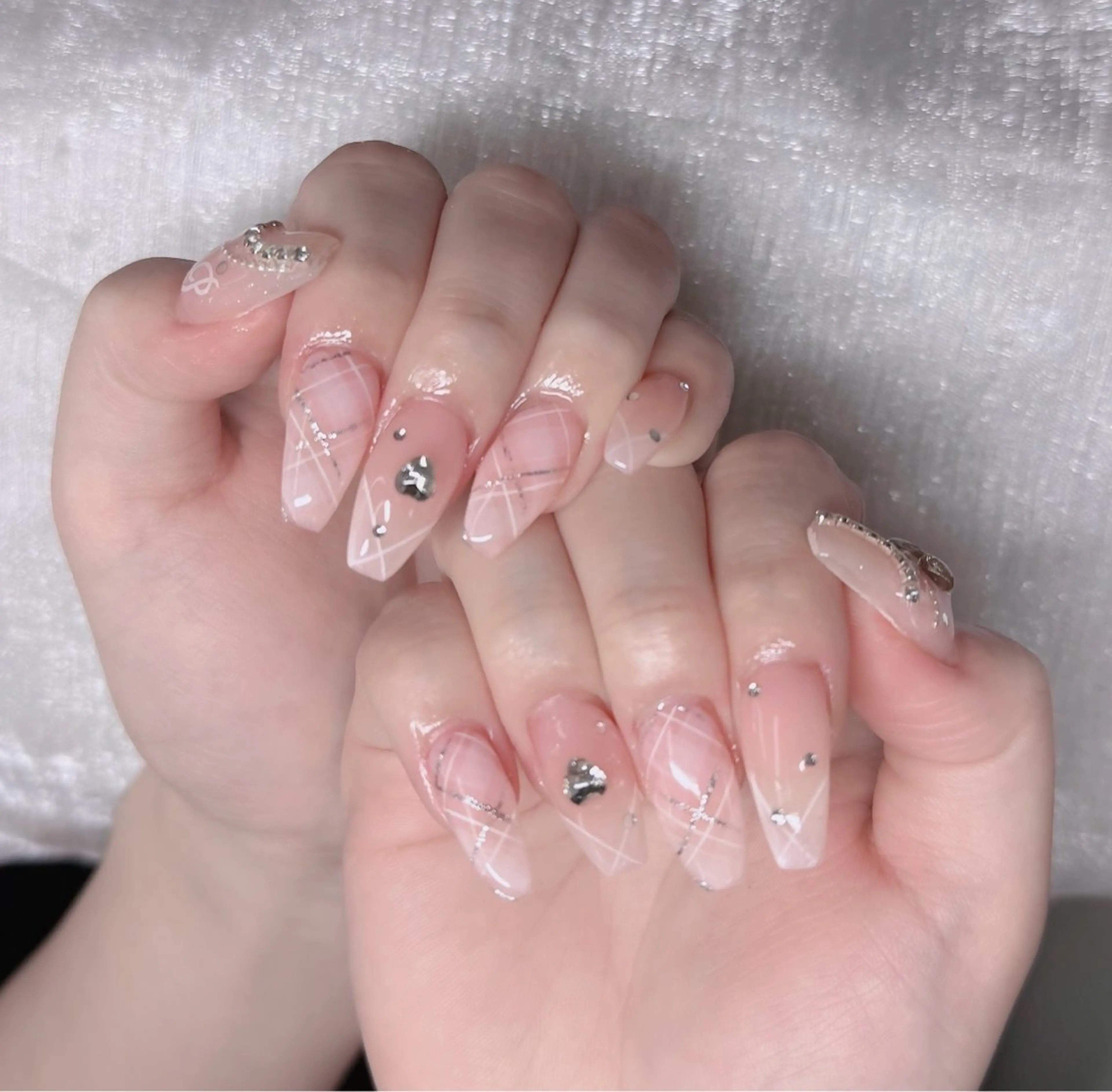 ネイル オーロラネイル フレンチネイル ジェルネイル ハロウィン キラキラネイル H.baby Nail Salonのネイルデザイン