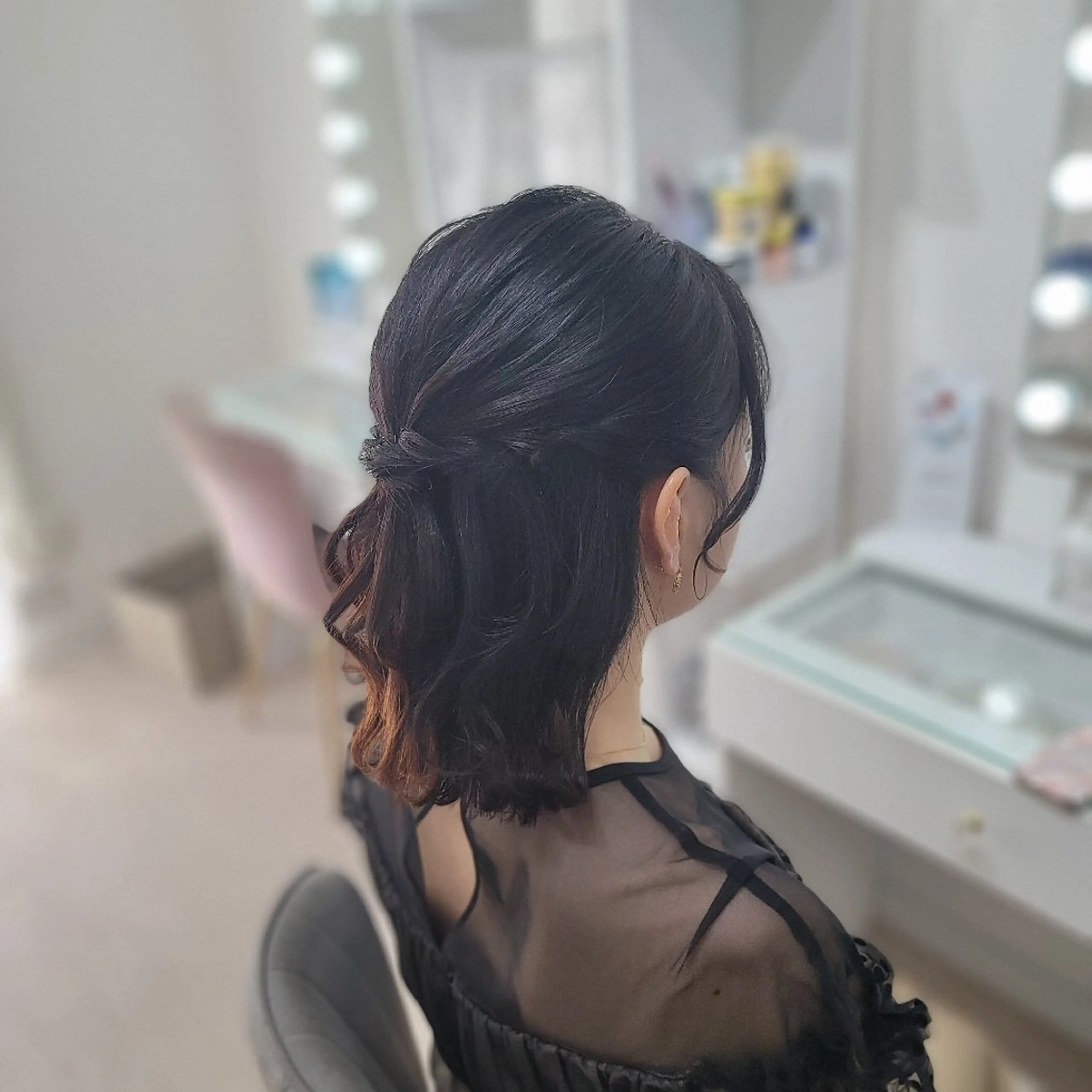ミディアム ヘアアレンジ ハーフアップ ヘアセット 渥美 寿美翔のヘアスタイル