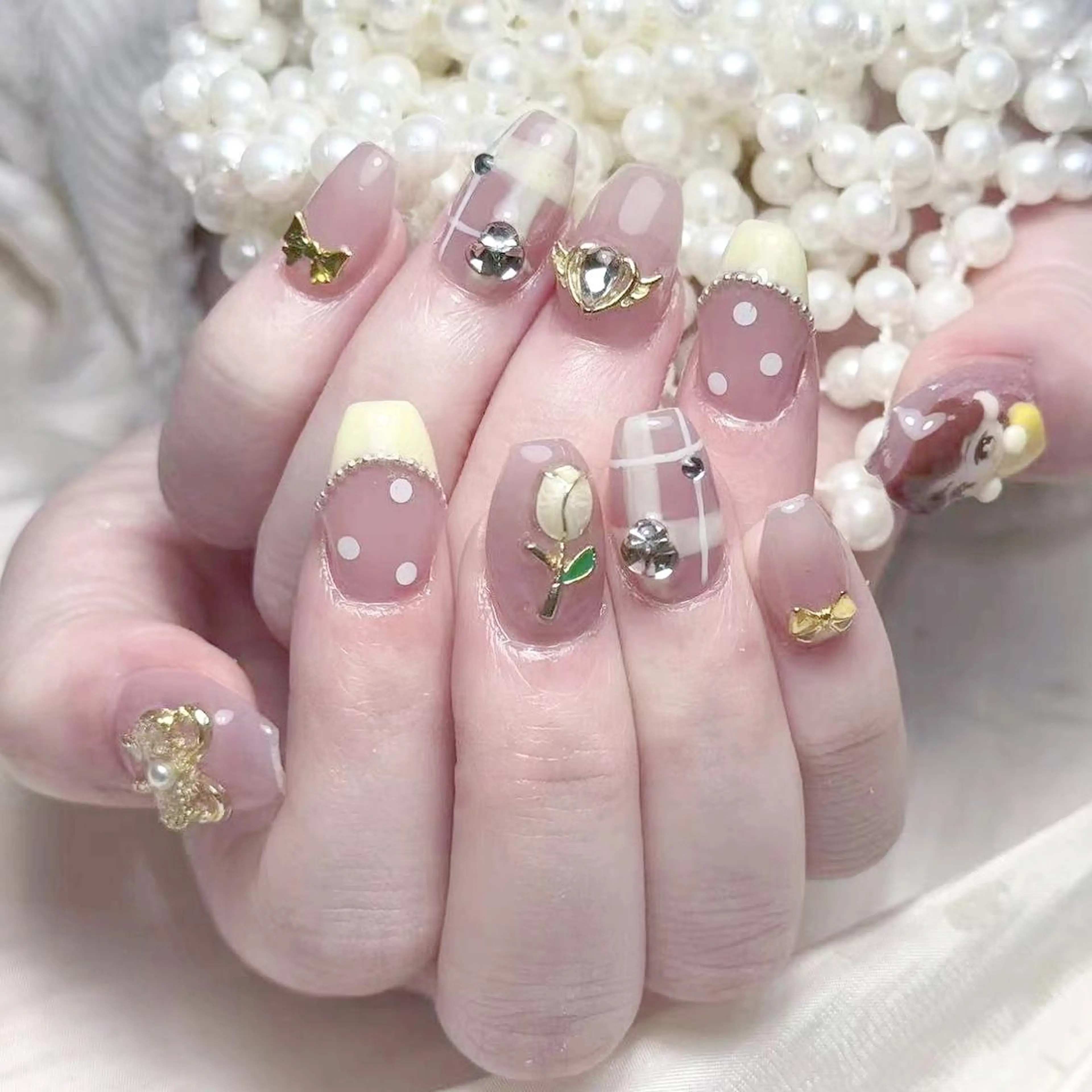 ネイル アートネイル オーロラネイル 長さ出し フットネイル ガーリー リリ 奈🎀のネイルデザイン