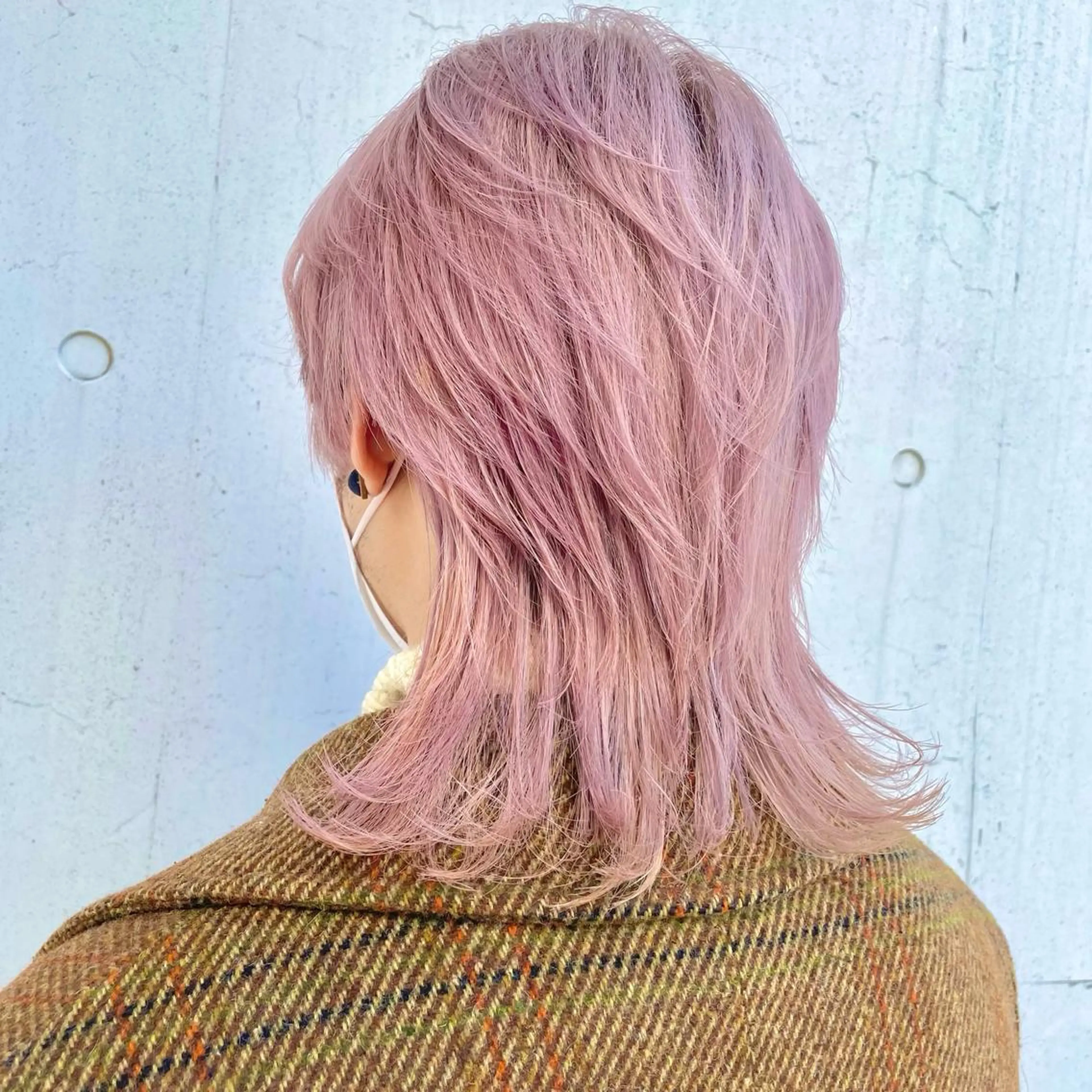 ミディアム カラー メンズ メンズブリーチ メンズインナーカラー メンズウルフカット ブリーチ ケアブリーチ ヘアカラー トリートメント もにか🌞原宿/渋谷 🌝ブリーチカラーのヘアスタイル