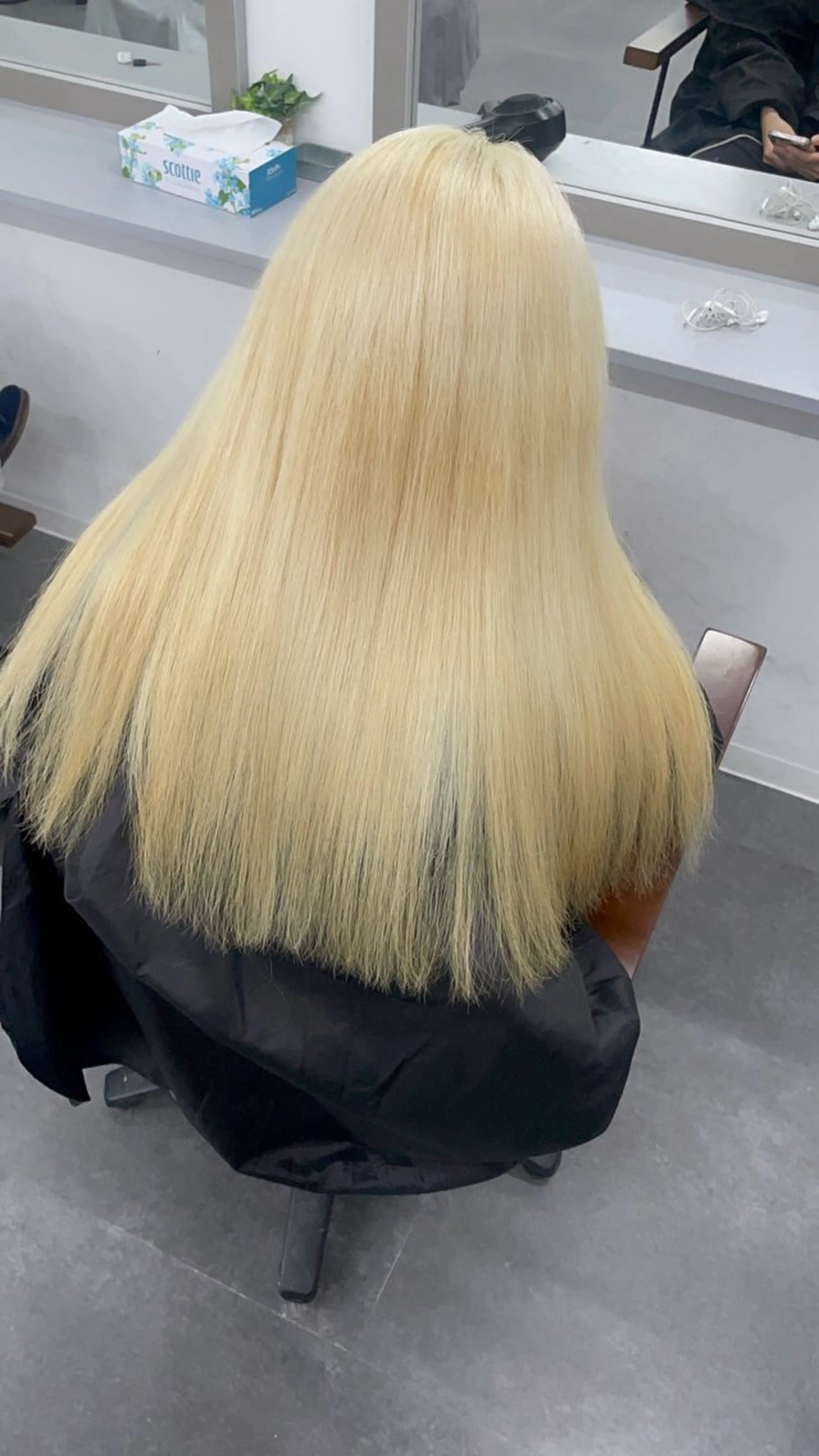 ロング カラー ブロンド 🇰🇷ハイトーン× 韓国レイヤー레이어드のヘアスタイル