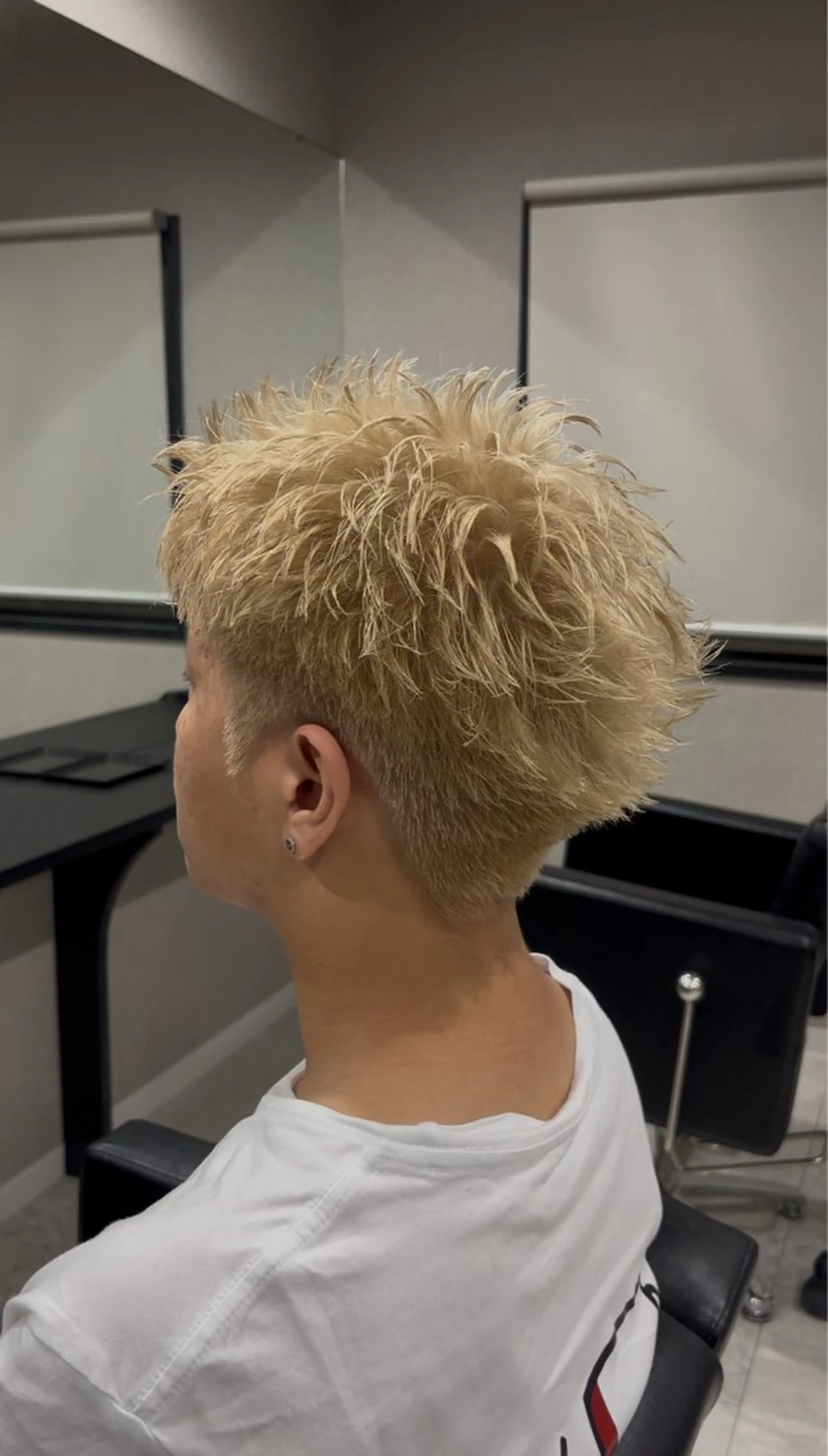 カラー メンズ 西村 杏のヘアスタイル