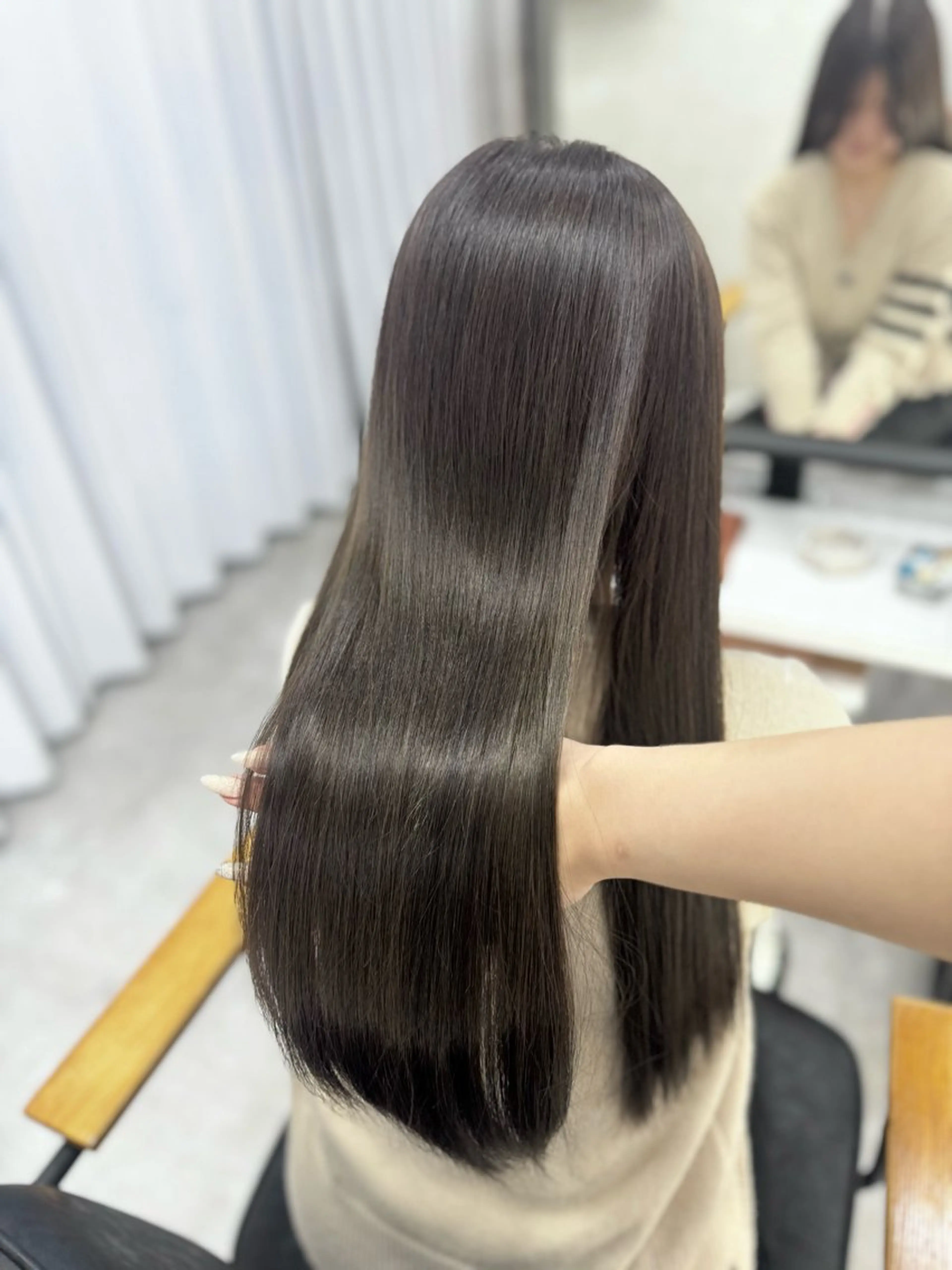 ロング カラー ベージュカラー ブリーチ ブラウンカラー ショコラブラウン ショコラグレージュ カット ヘアカラー トリートメント 赤み無し柔らかカラー 【梅田】madokaのヘアスタイル