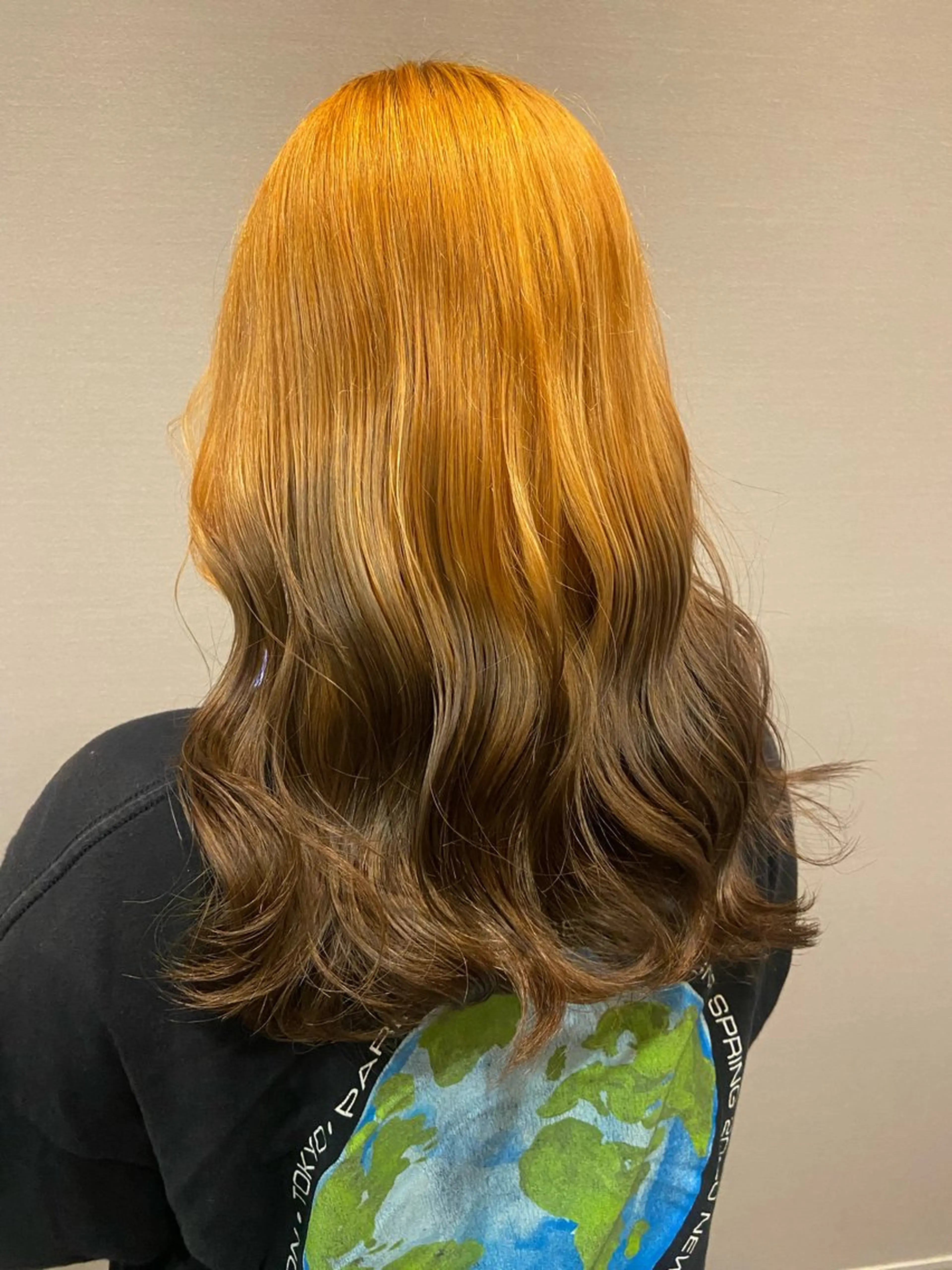 ロング カラー ブラウンカラー デザインカラー オレンジ 都甲 純花のヘアスタイル