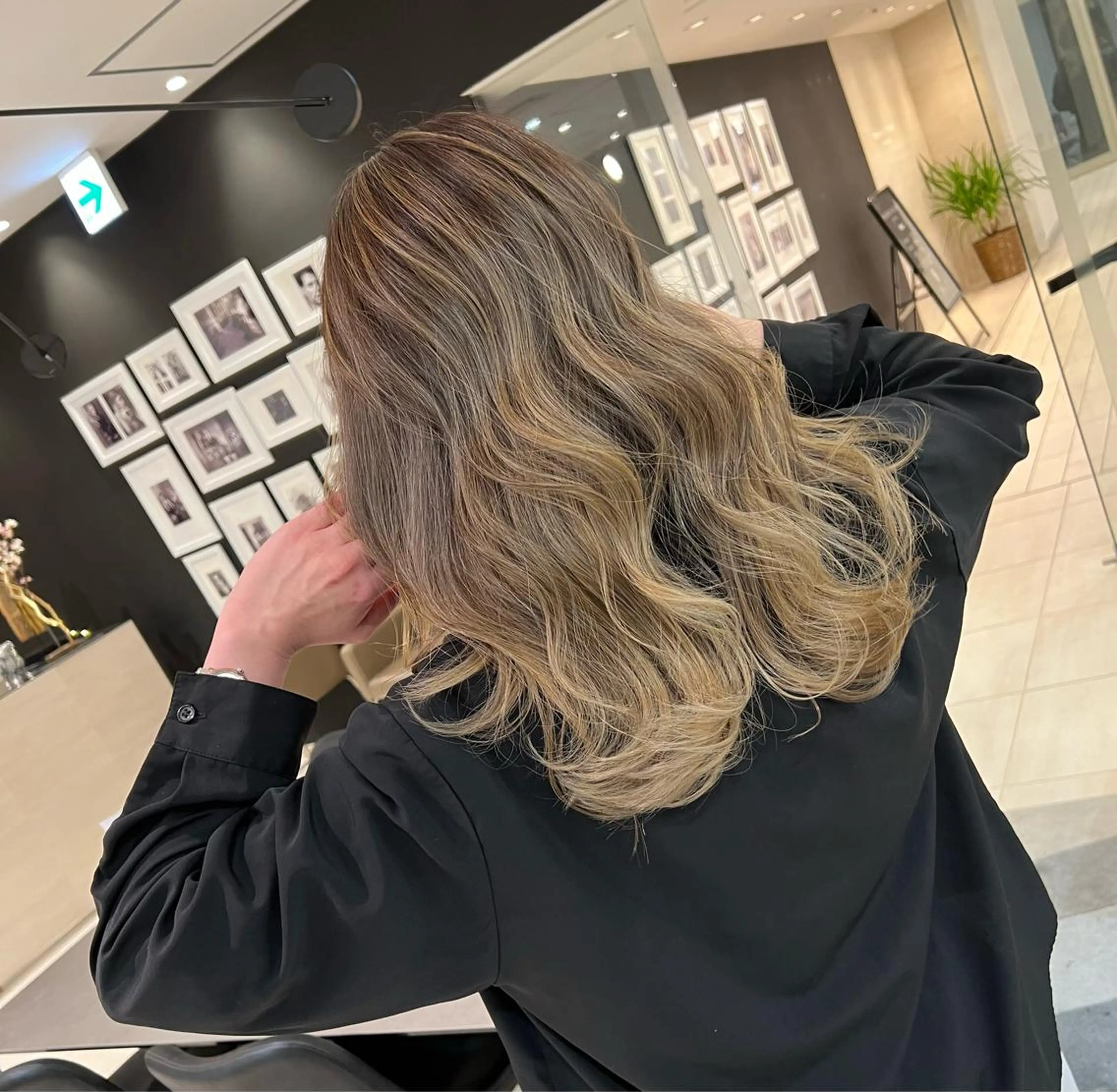 セミロング カラー 🇺🇸海外デザイン iCON TOKYOのヘアスタイル