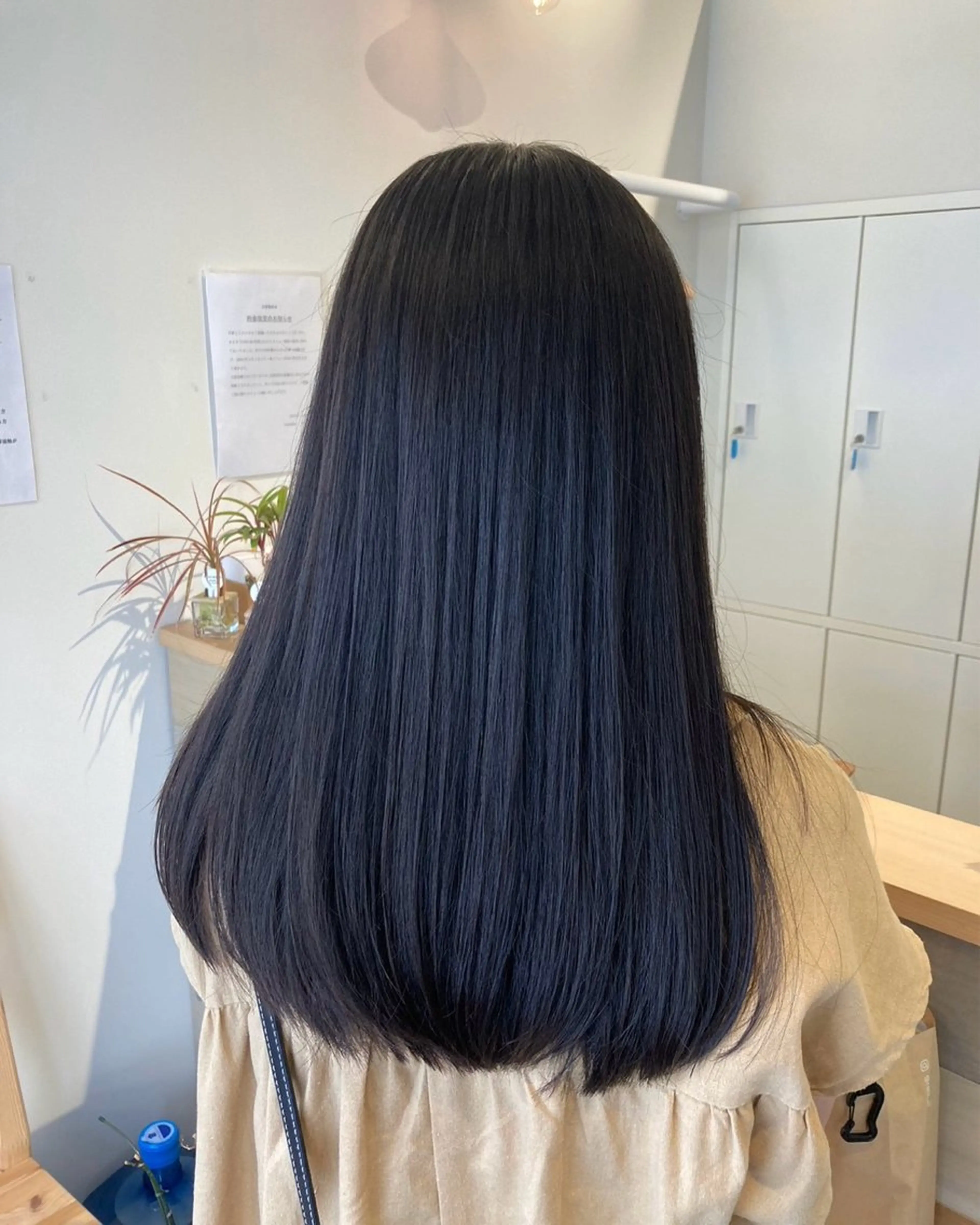 カラー 荒井 茉凜のヘアスタイル
