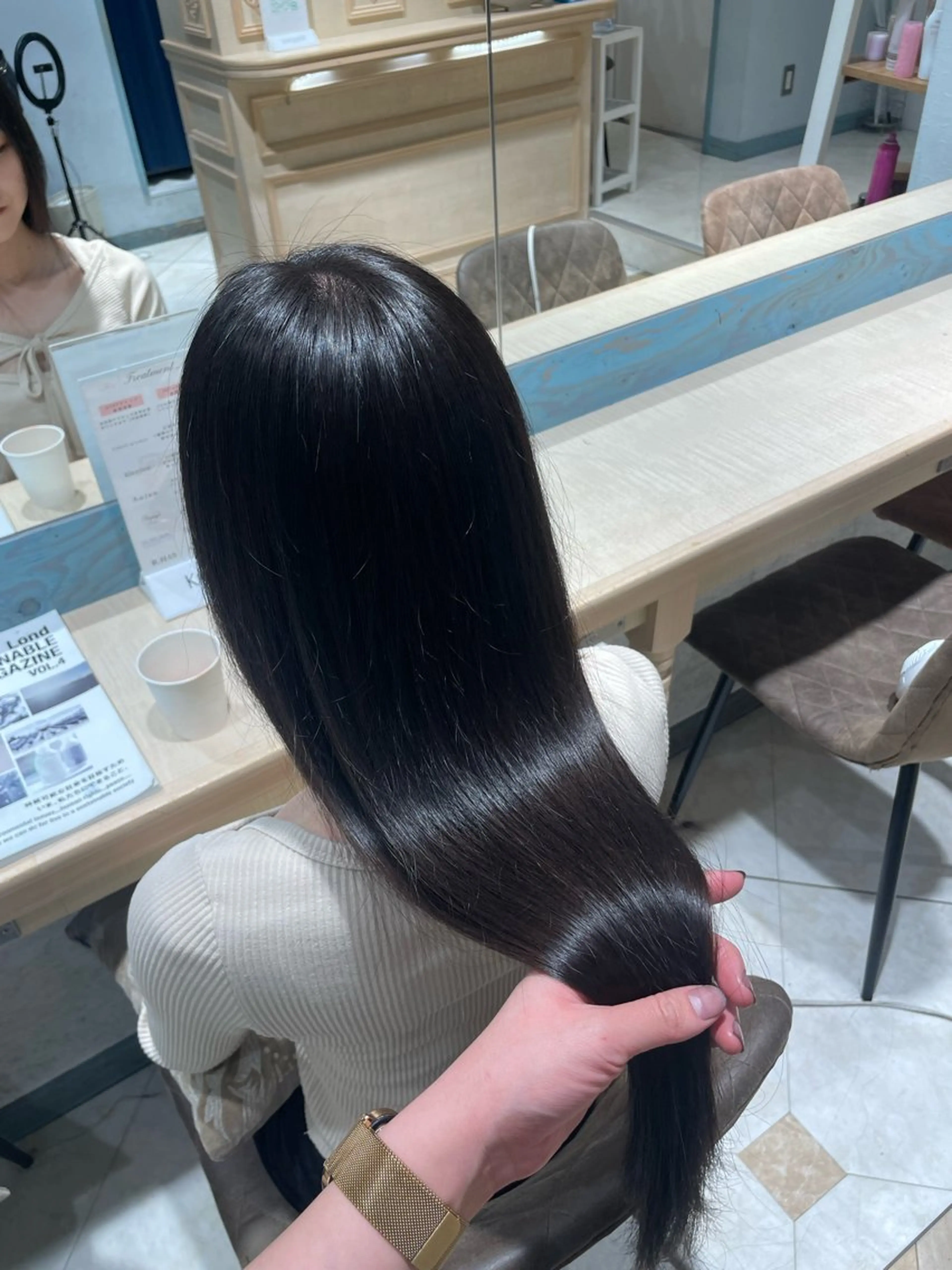 ロング カラー ヘアカラー トリートメント 顔周り\エクステ\ 透明感カラー\まりんのヘアスタイル