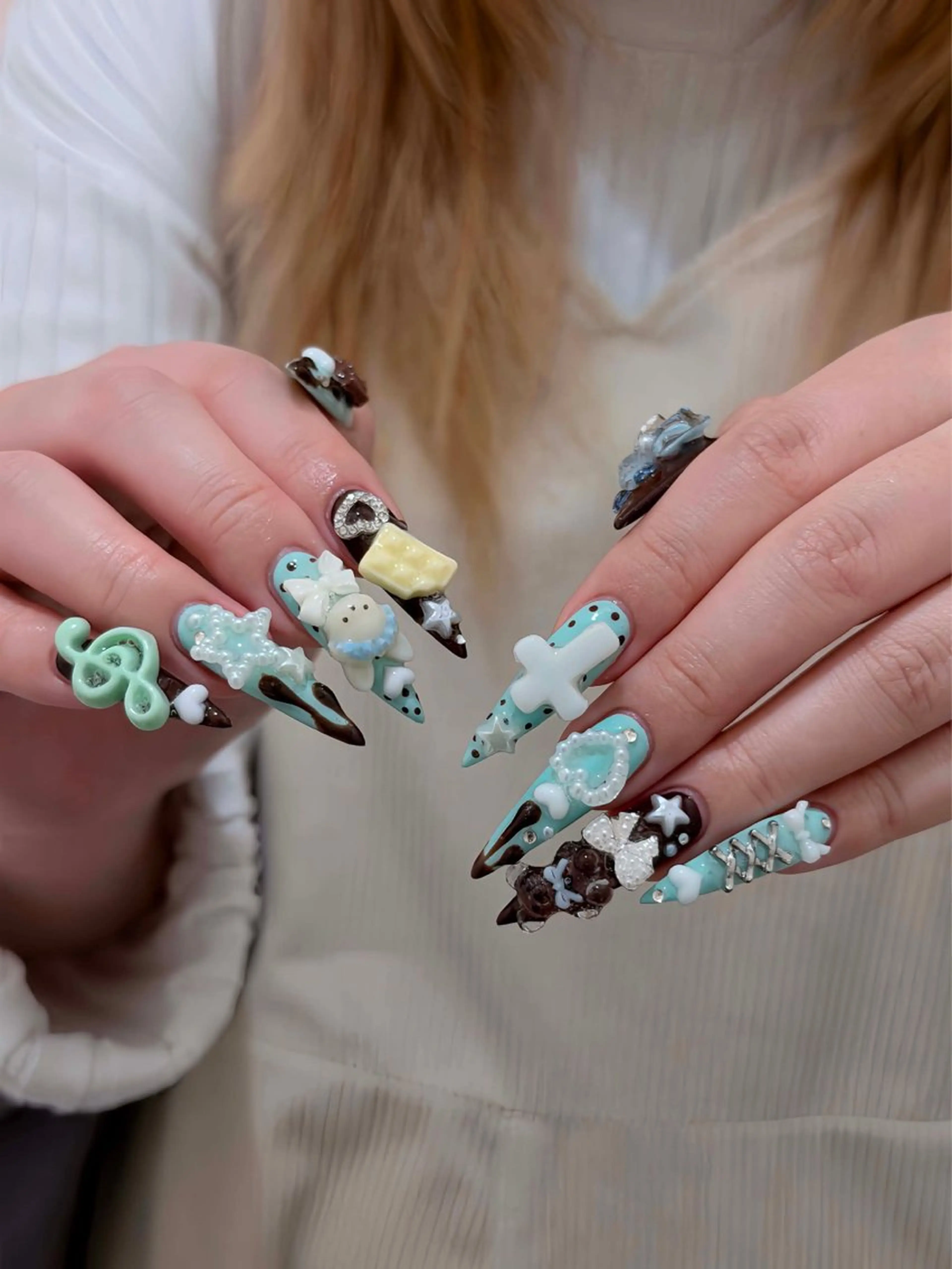 ネイル チークネイル ドット フレンチネイル グラデーション ハート ハンドネイル Julli NailStudioのネイルデザイン