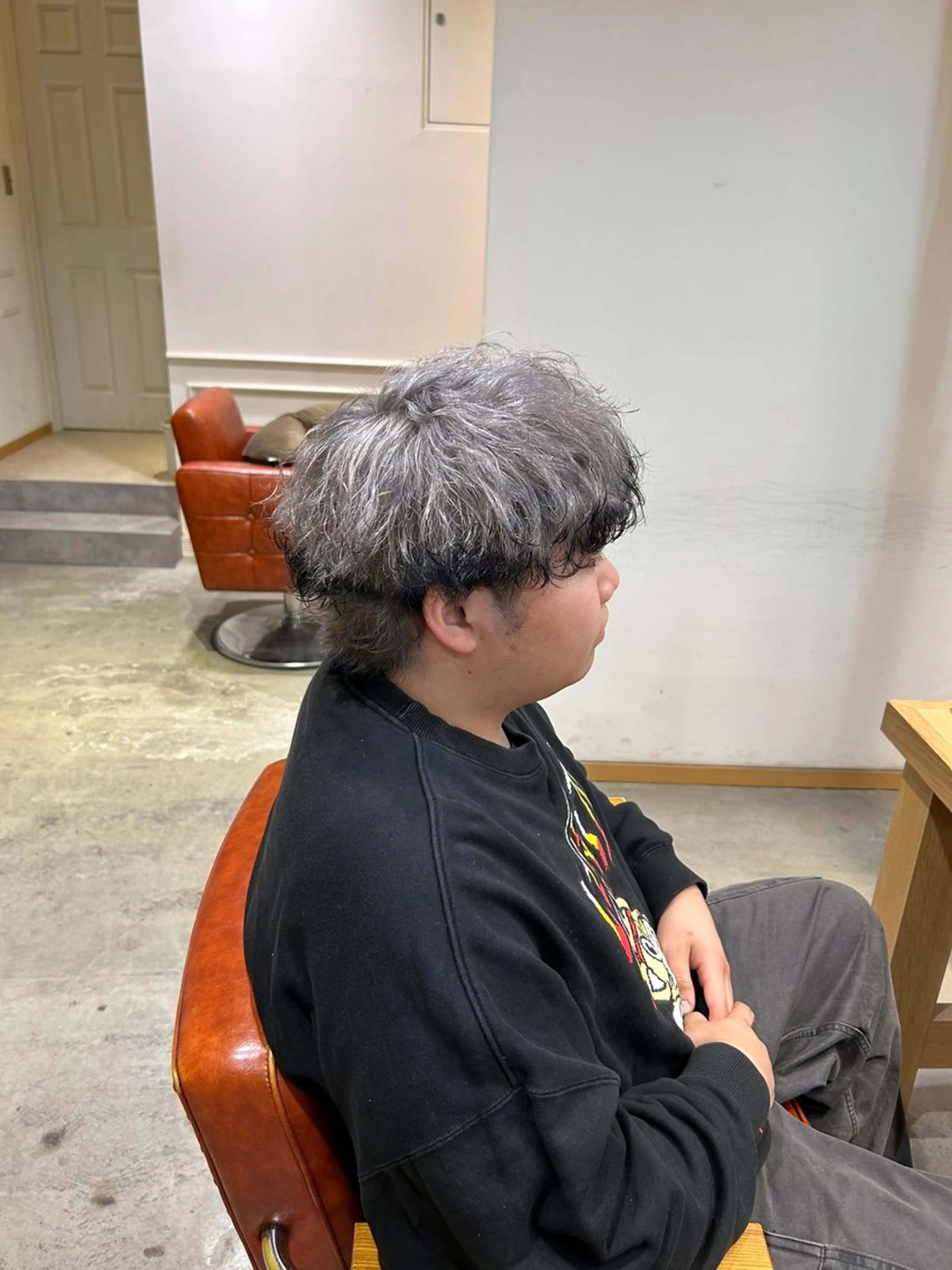 カラー パーマ メンズ 新谷 虎太郎のヘアスタイル