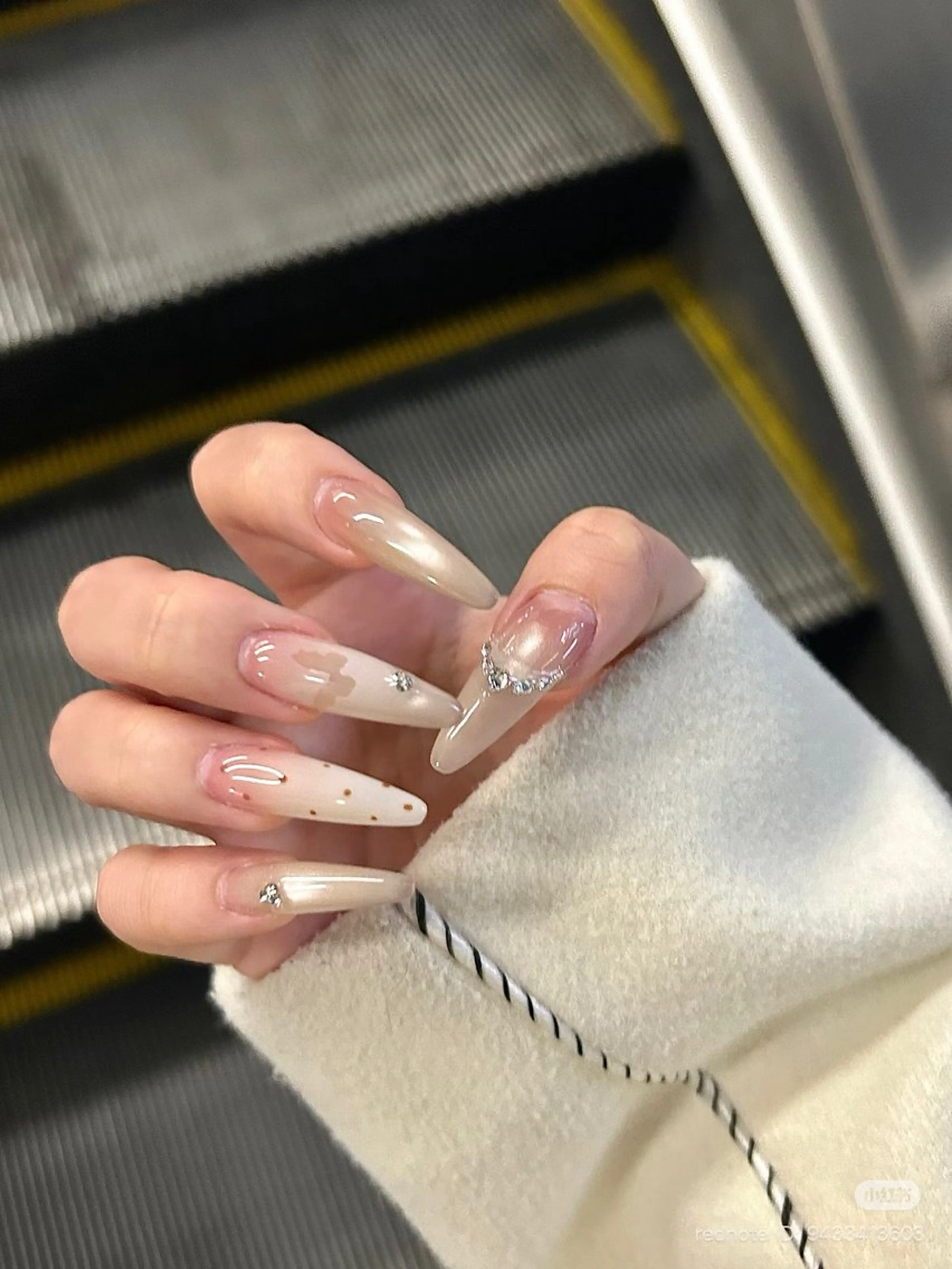 ネイル フレンチネイル キラキラネイル 韓国ネイル シンプルネイル ワンホンネイル ハンドネイル MEI Nailのネイルデザイン