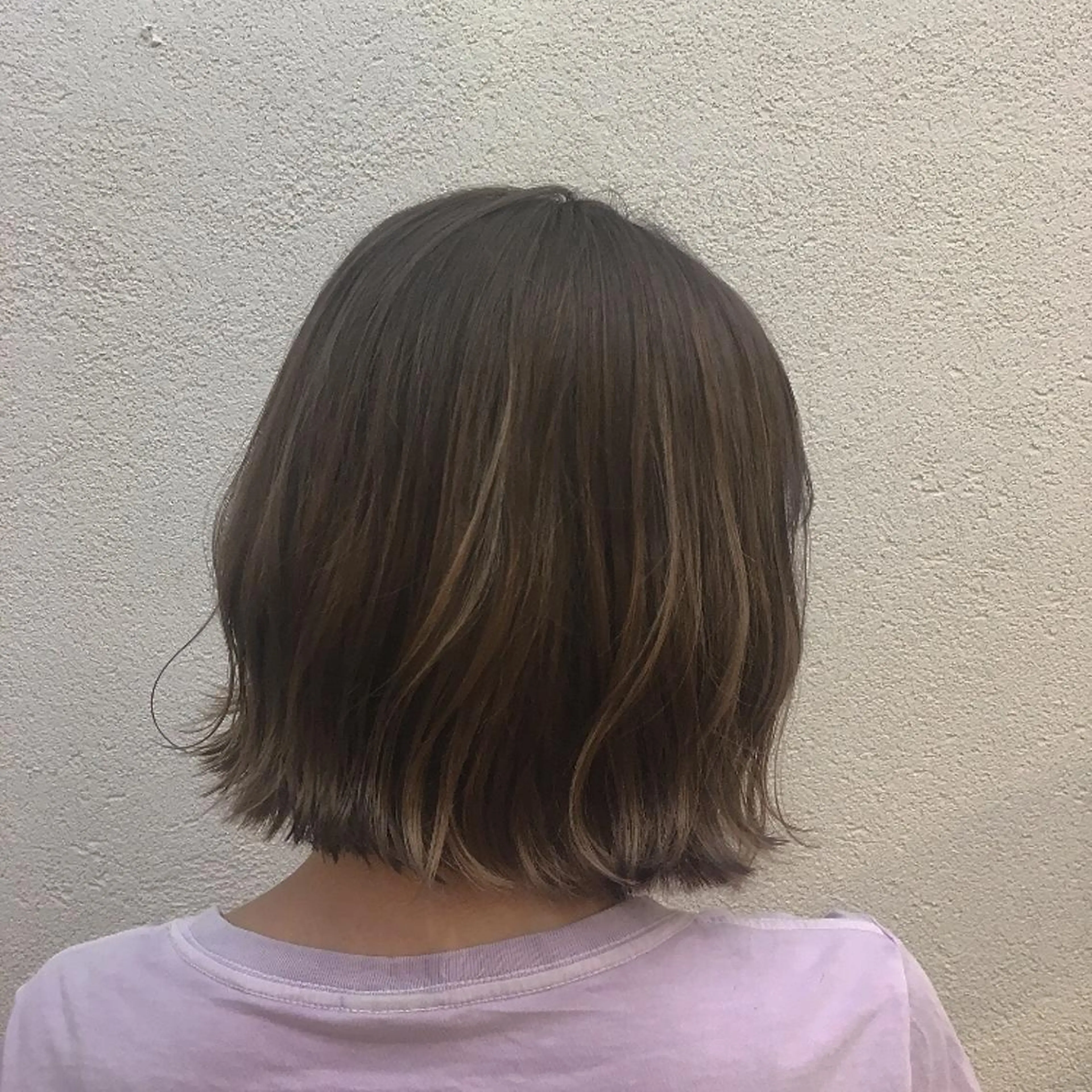 ショート カラー アッシュ ベージュカラー 外ハネヘア H梅田 / 811 堀本菜奈のヘアスタイル