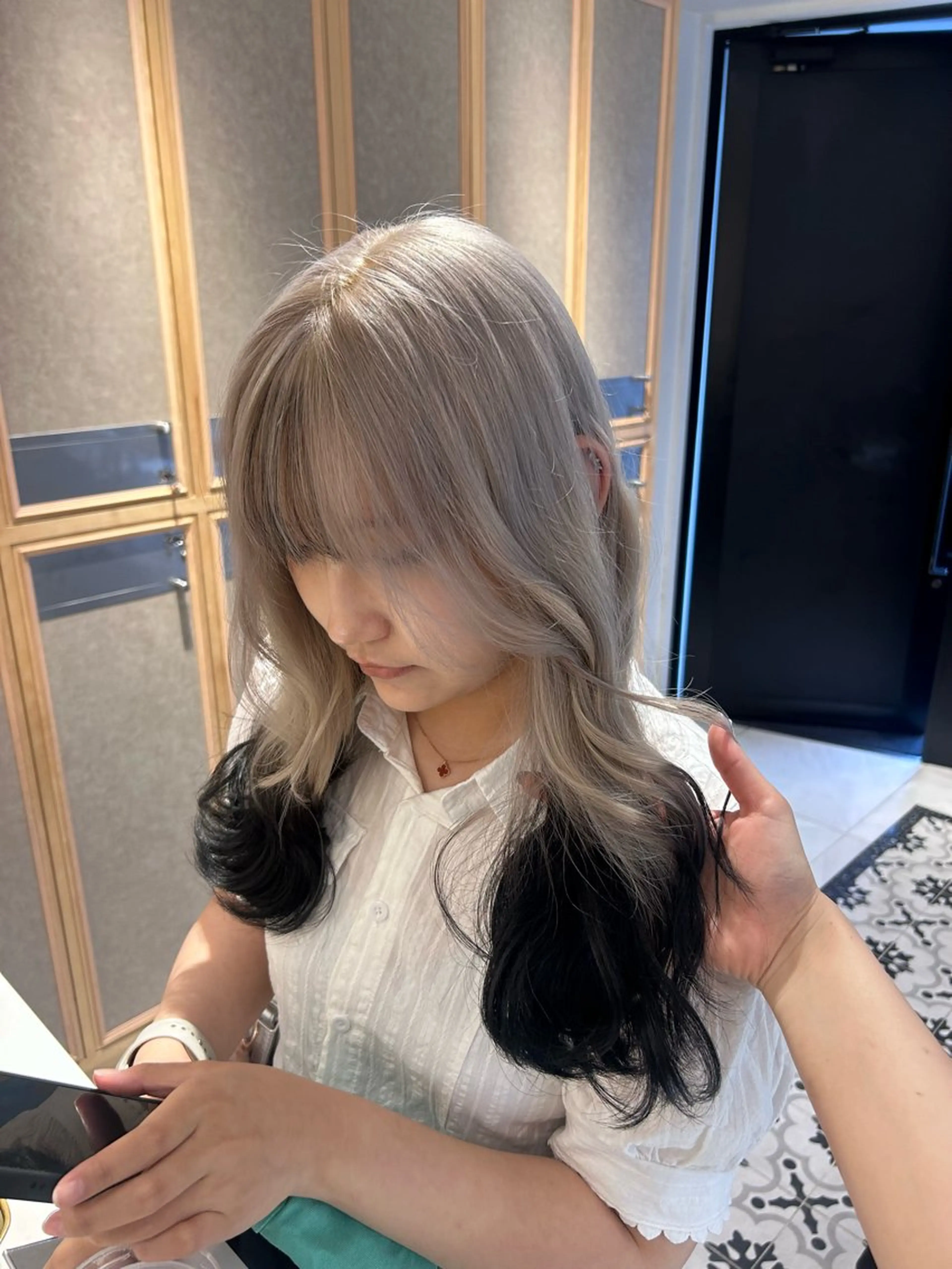 セミロング カラー デザインカラー ハイトーンカラー ヘアカラー トリートメント ヘッドスパ ヘアセット miko🪽地毛風/ ハイトーン/レイヤーのヘアスタイル