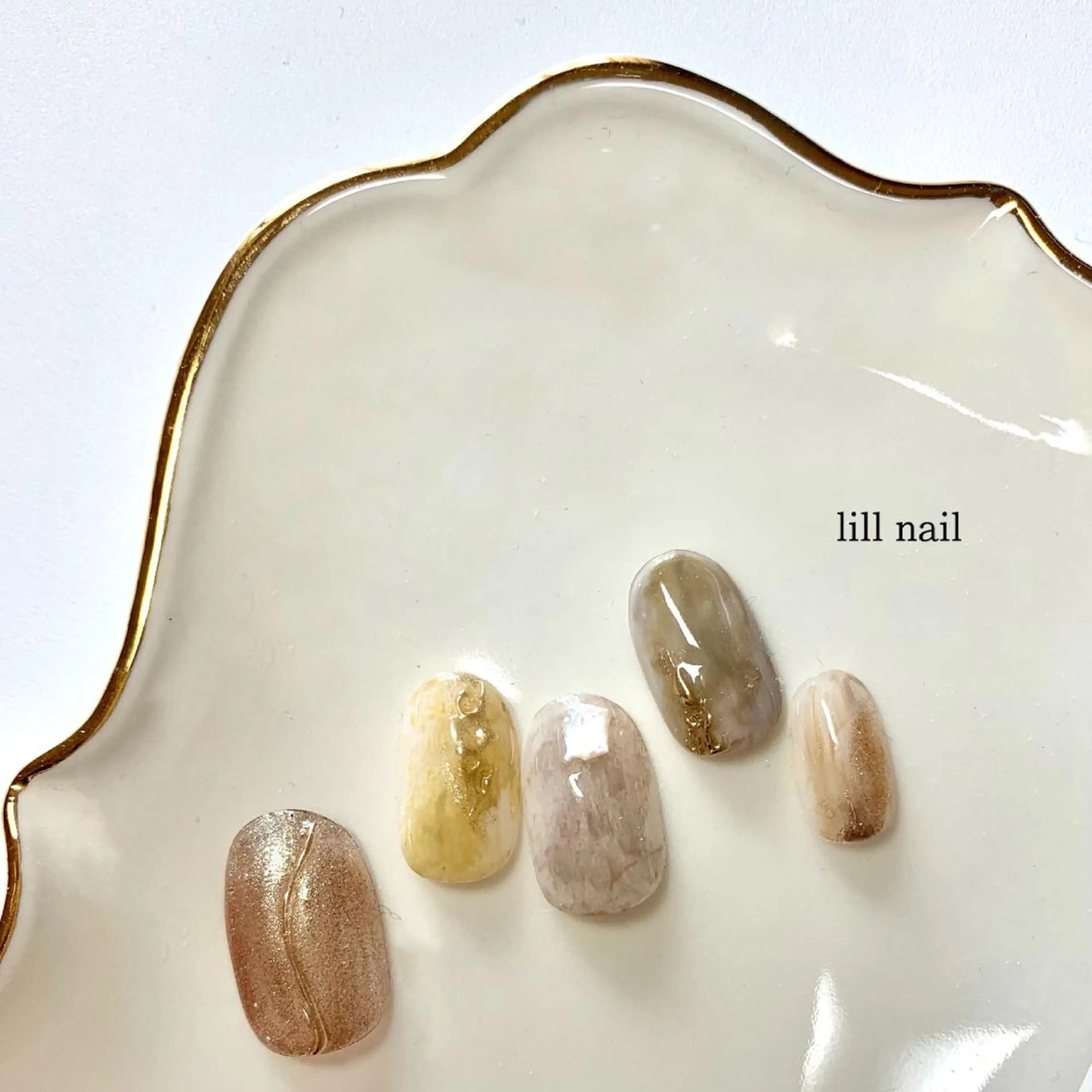 ミディアム pllia beautyのネイルデザイン