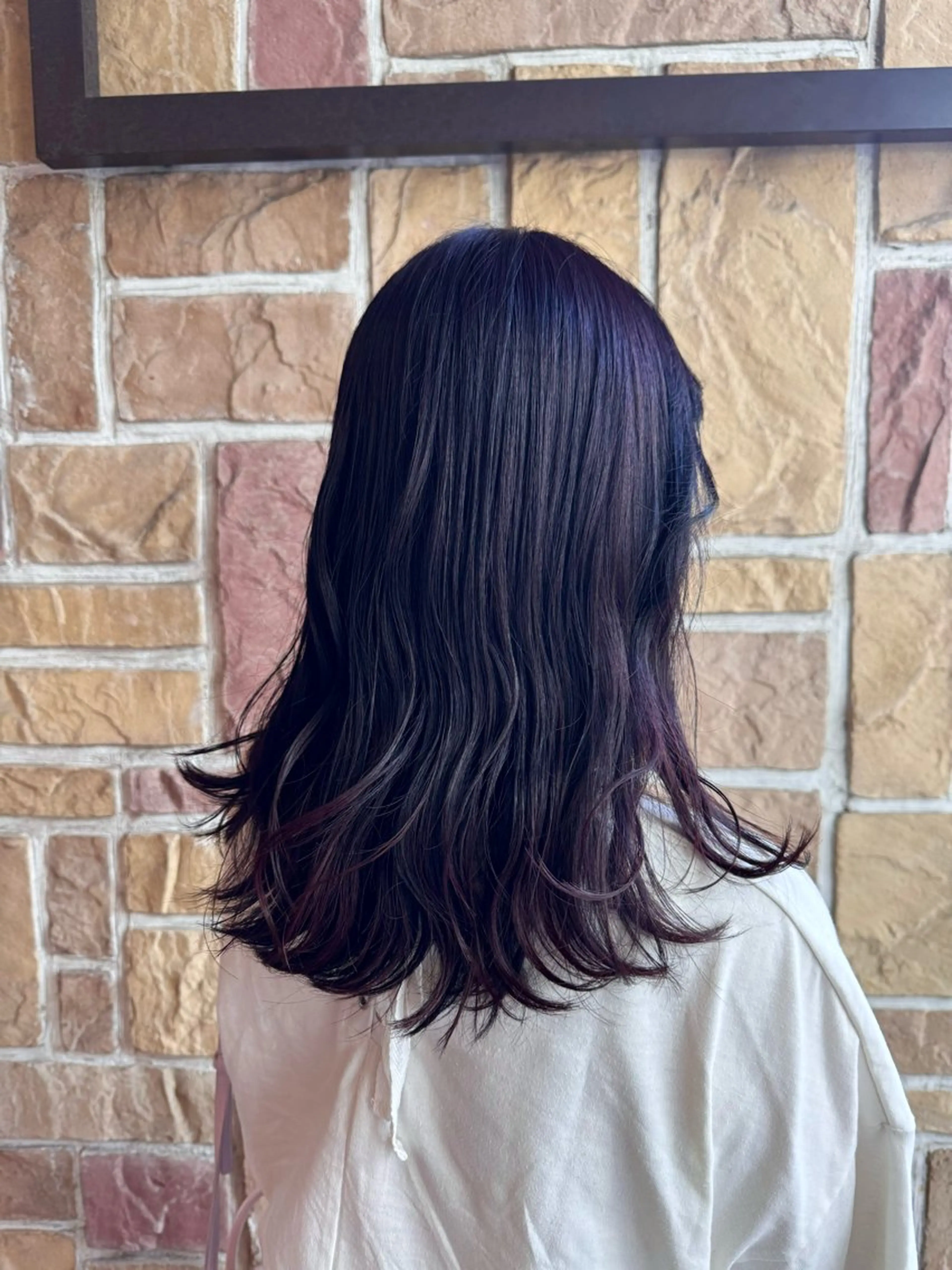 セミロング カラー 西出 茉燦のヘアスタイル