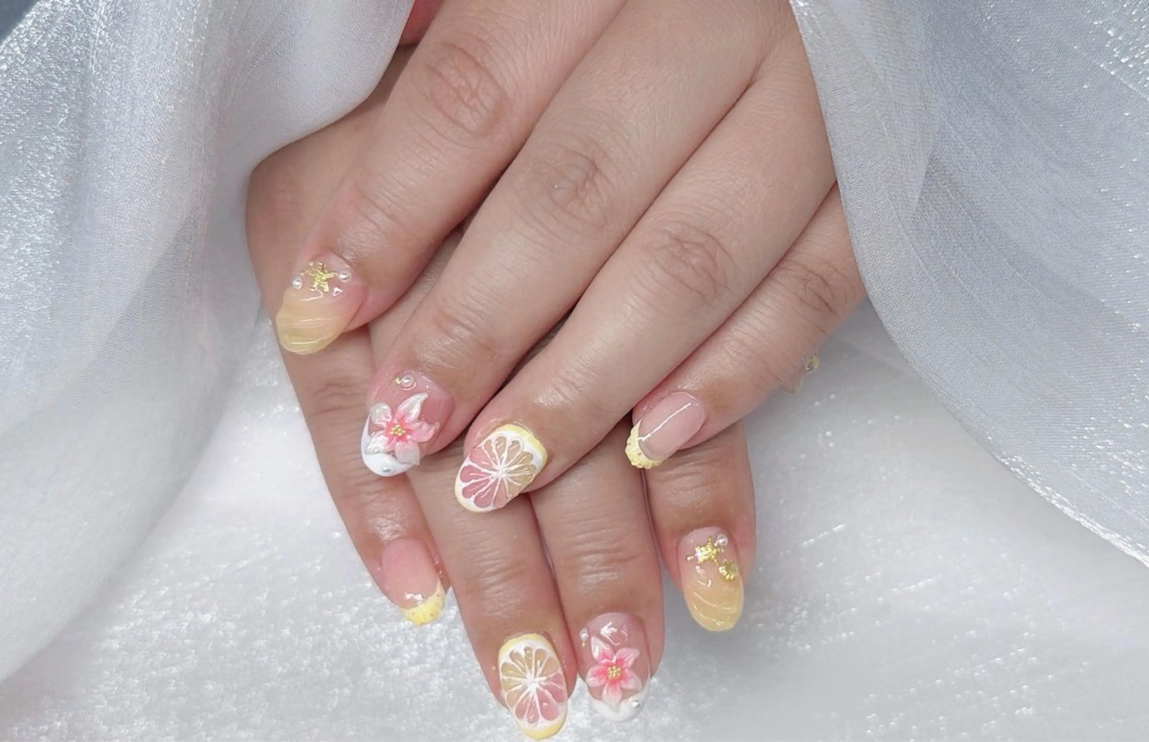 ネイル アートネイル オーロラネイル ガーリー キラキラネイル 韓国ネイル ハンドネイル Mio NailsalonUのネイルデザイン