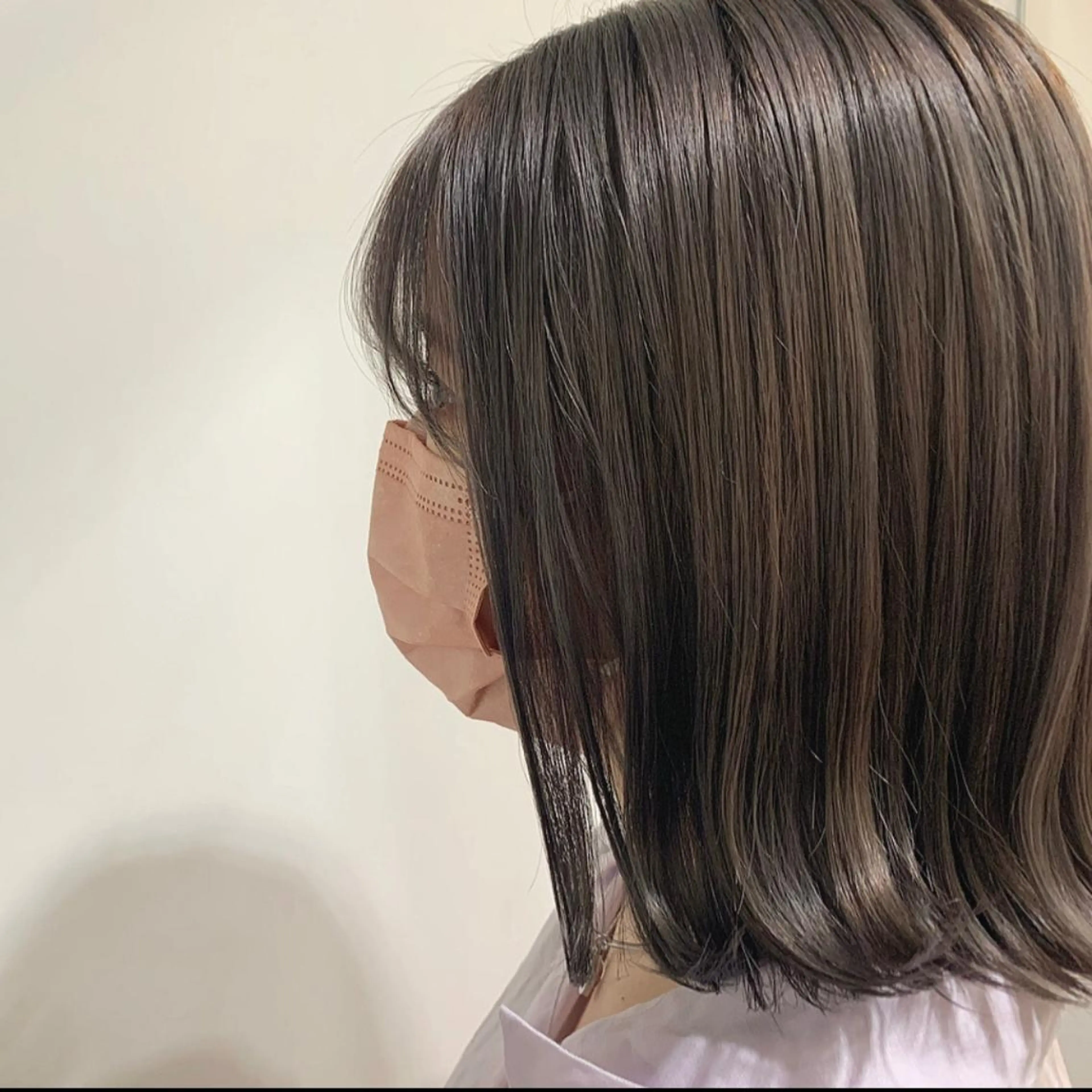 ミディアム カラー 透明感カラー グレージュ カット あべ ゆうかのヘアスタイル